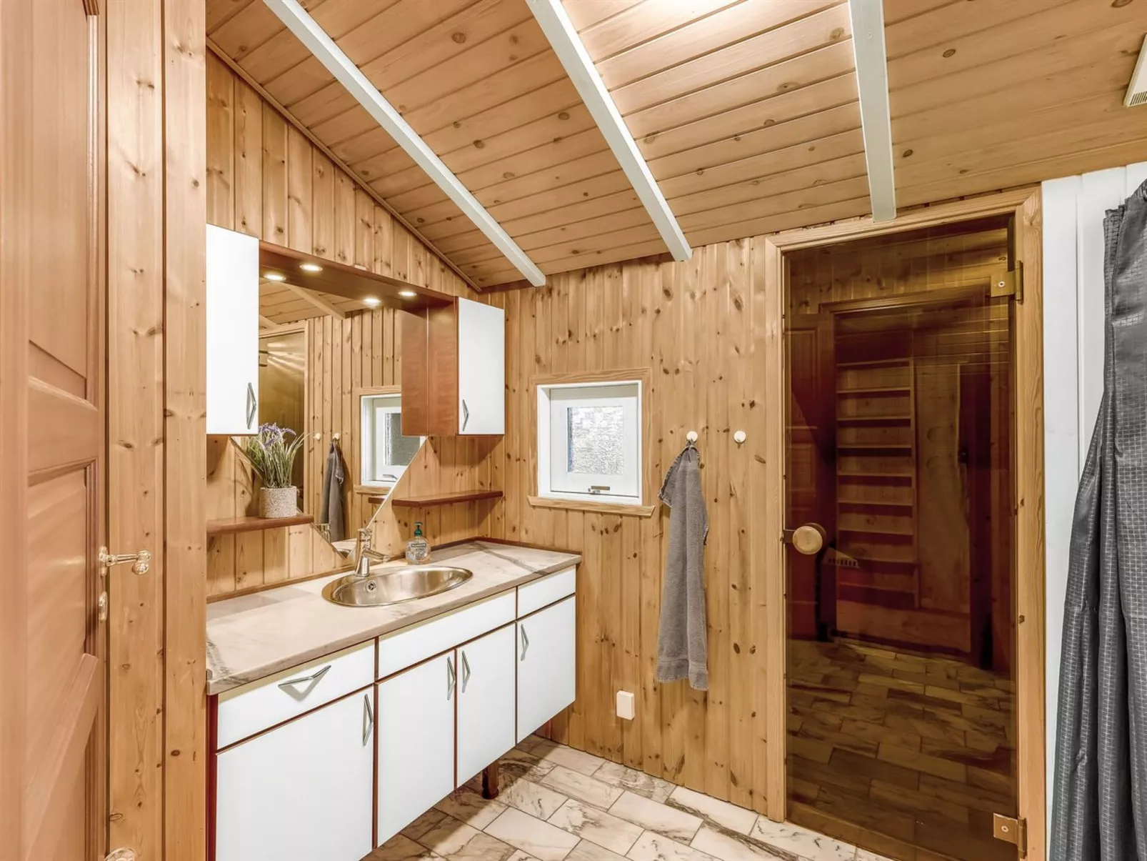 "Sunneva" - 1km from the sea-Drinnen