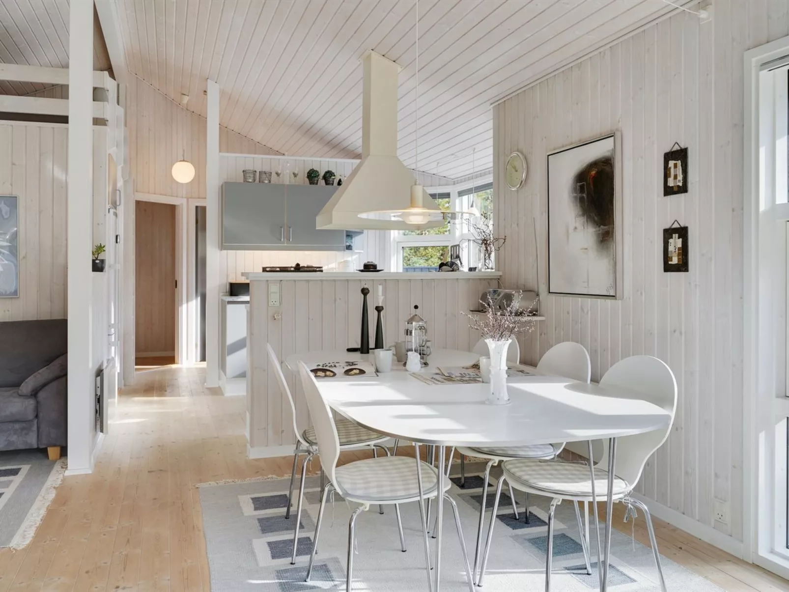 "Alethe" - 1km from the sea-Inside