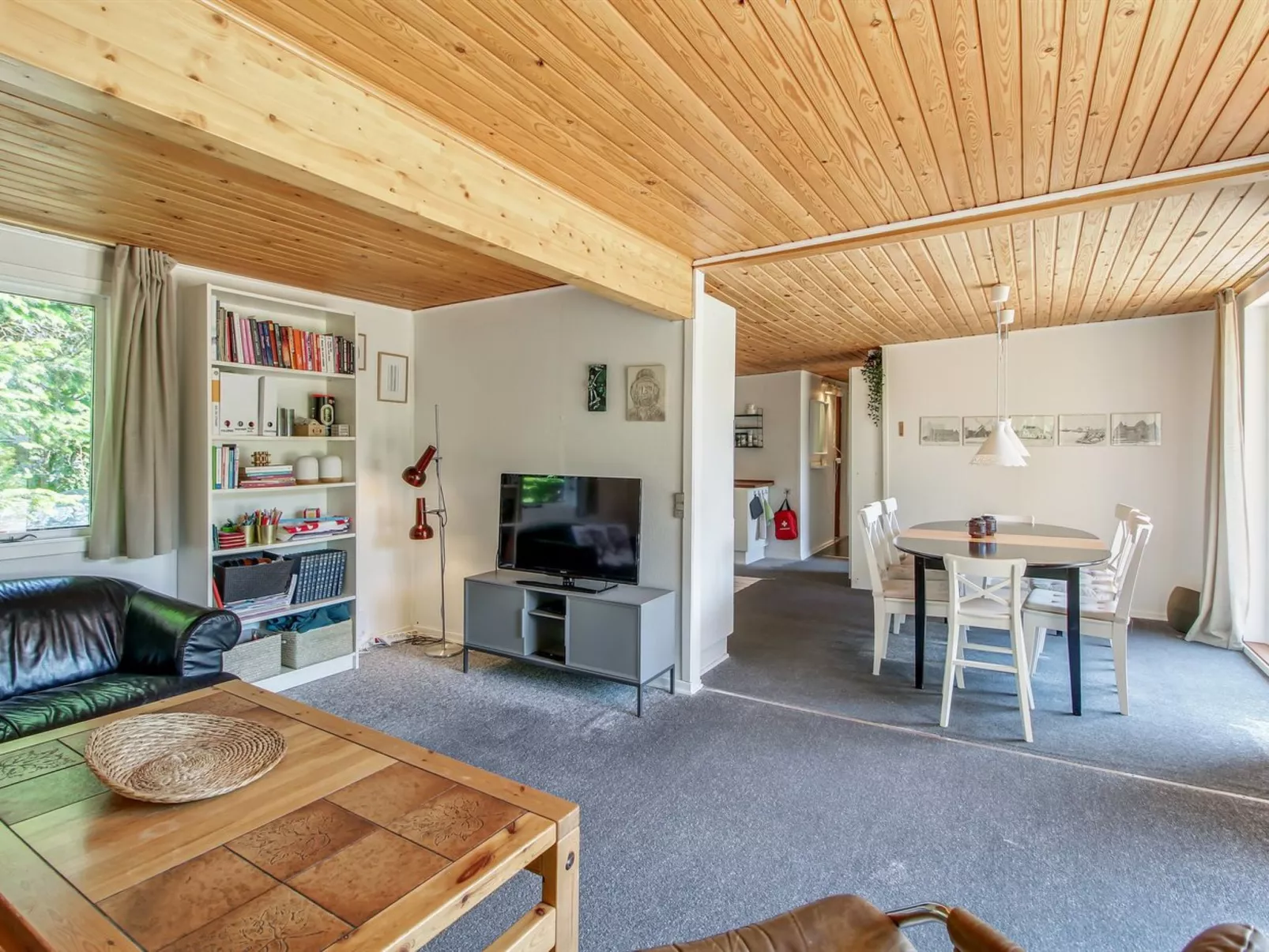 "Fot" - 7km from the sea-Inside