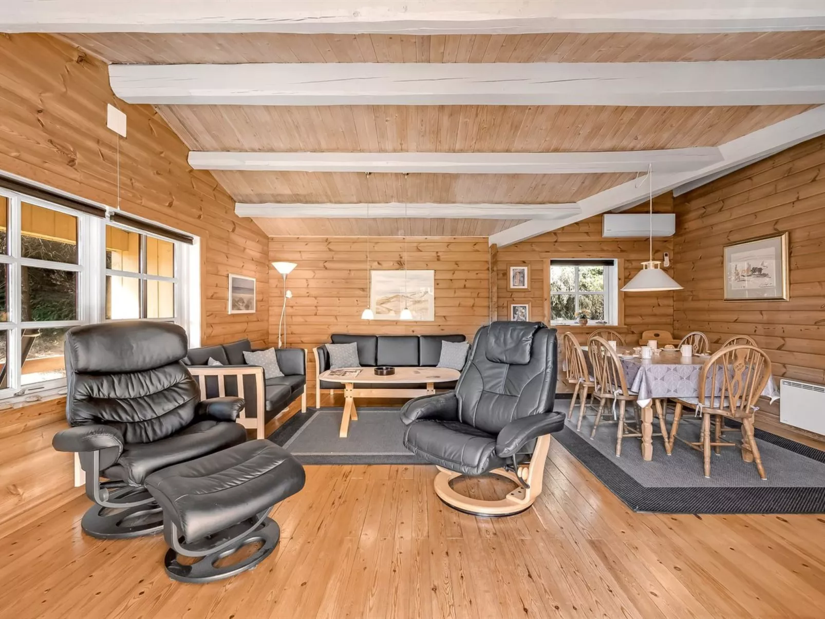 "Yaris" - 800m to the fjord-Inside