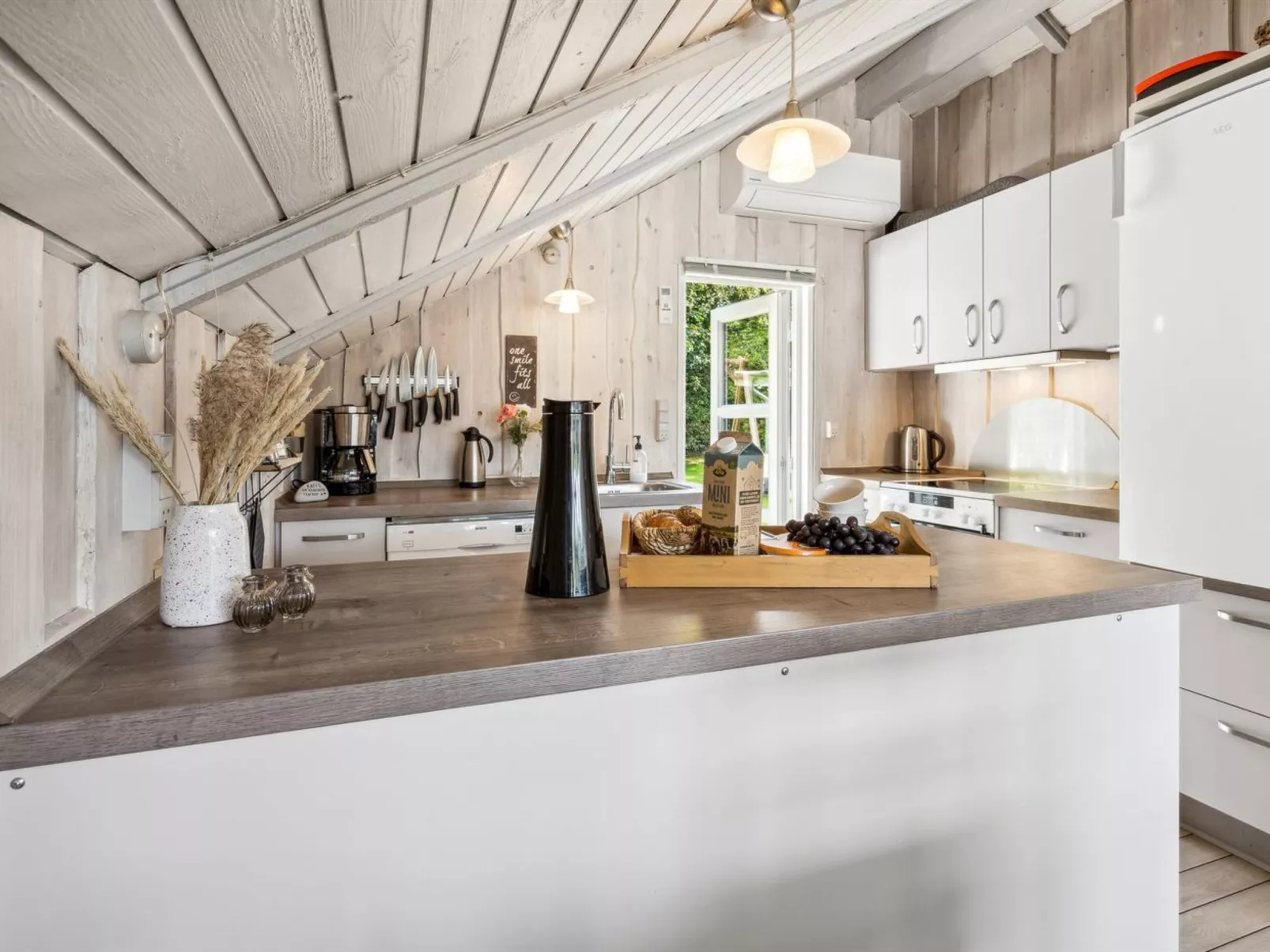 "Ines" - 25km from the sea-Inside