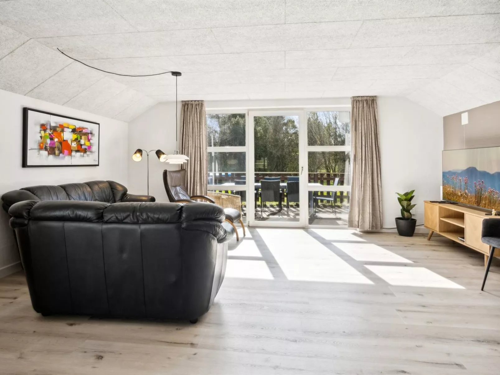 "Botulf" - 3.8km from the sea-Inside