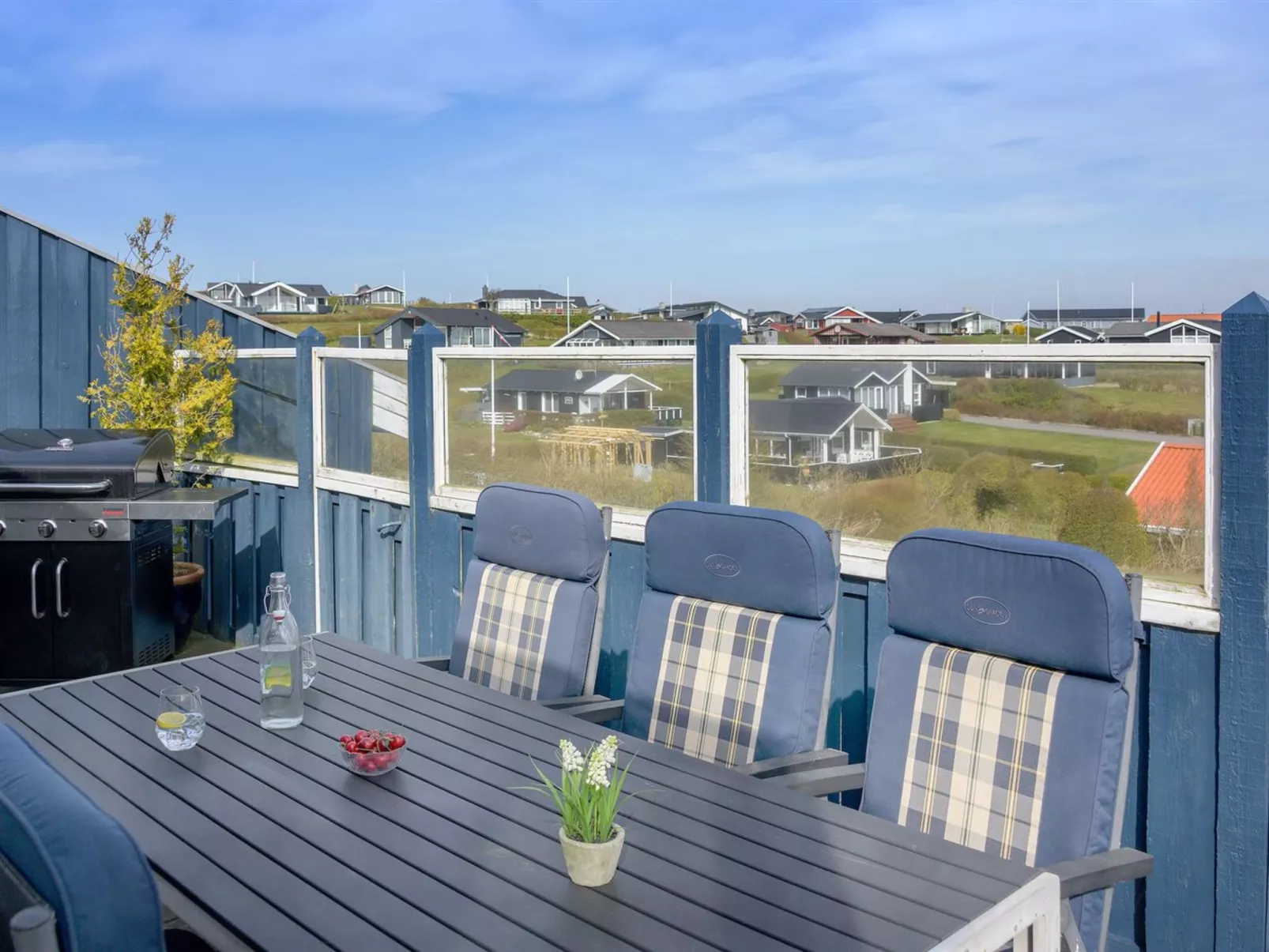 "Rajna" - 95m to the fjord-Outside