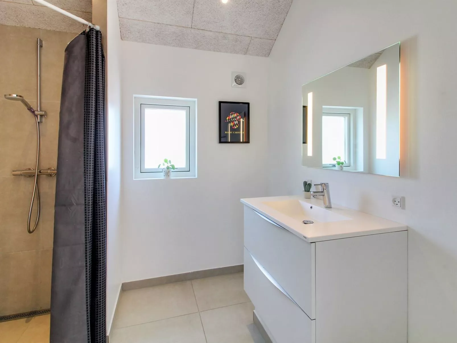 "Thorfin" - 200m from the sea-Inside