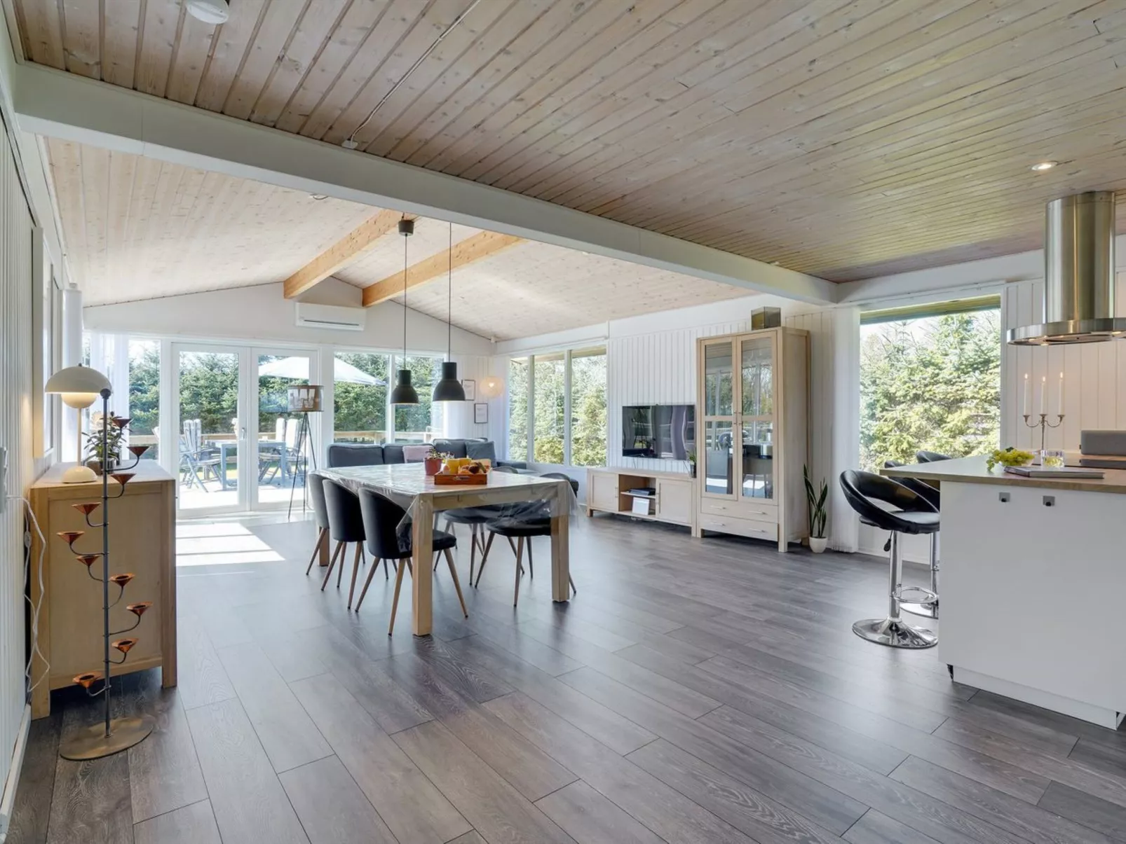 "Matilde" - 400m to the fjord-Inside