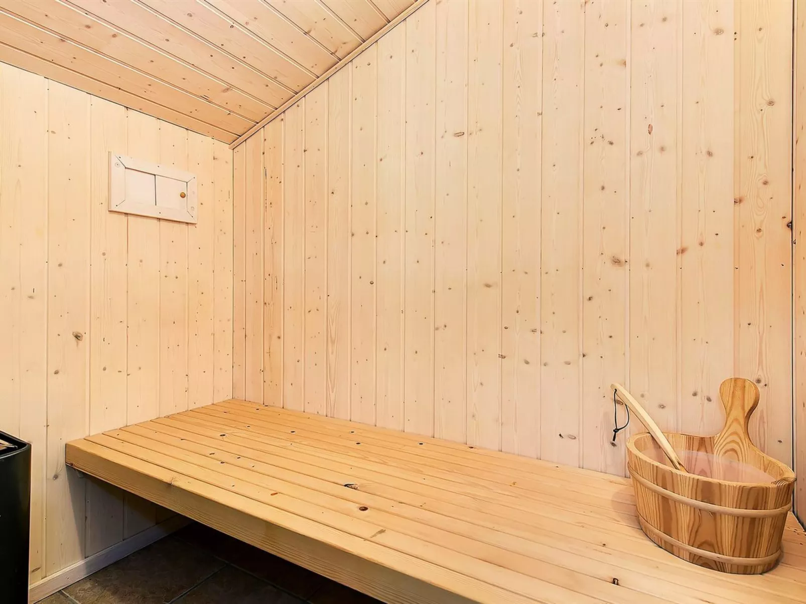 "Nynke" - 600m from the sea-Inside