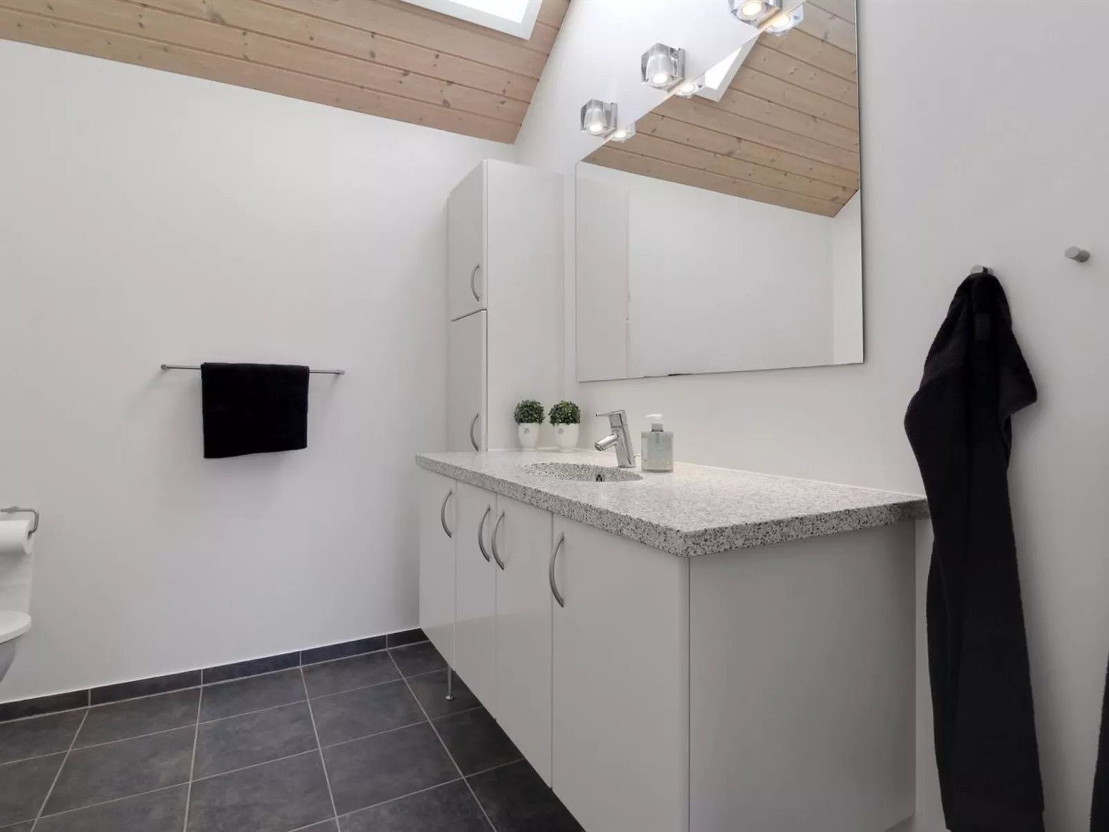 "Tilda" - 275m from the sea-Inside