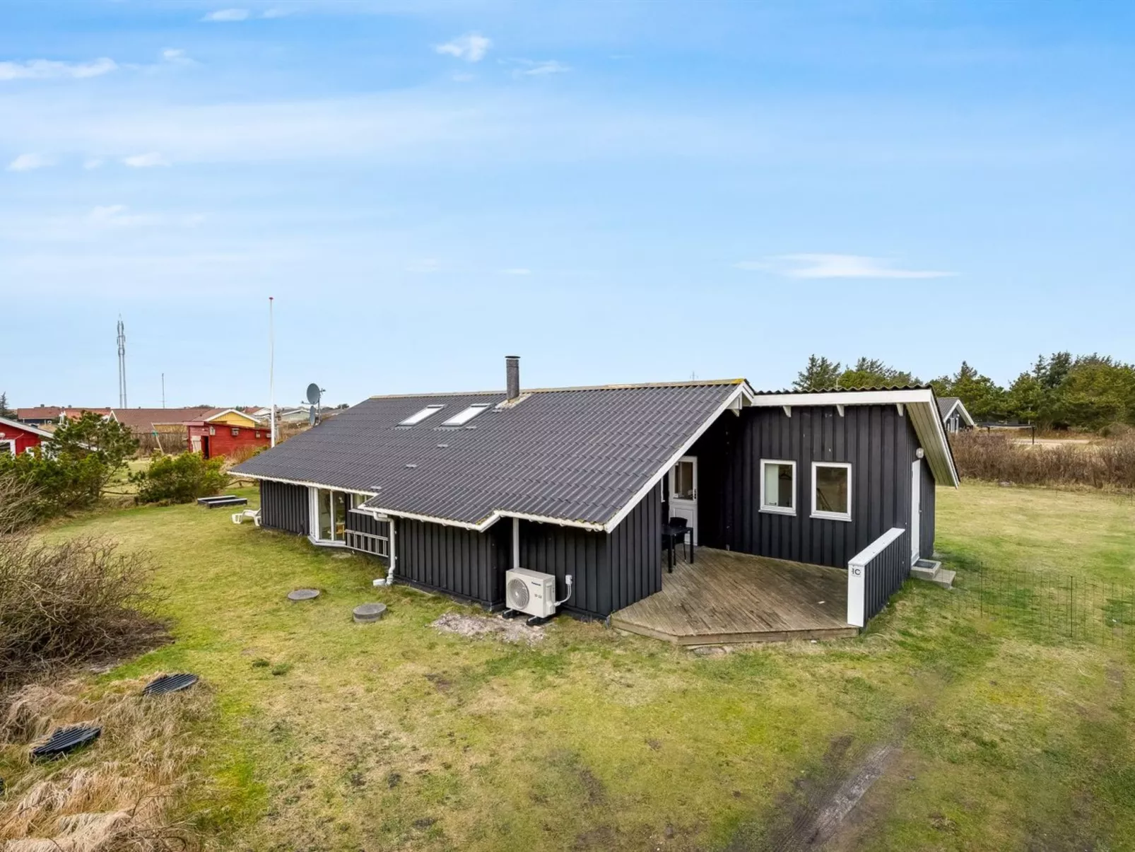 "Marisol" - 600m to the fjord-Outside