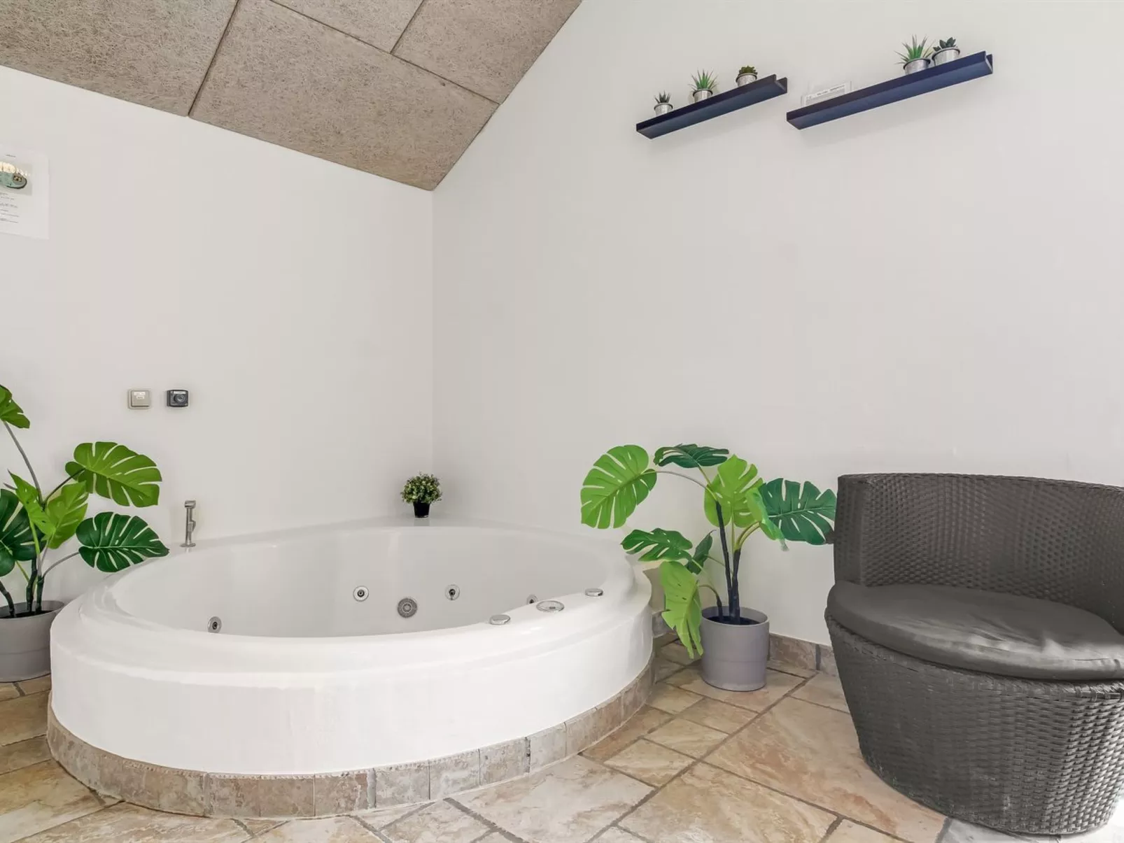 "Steen" - 800m from the sea-Drinnen