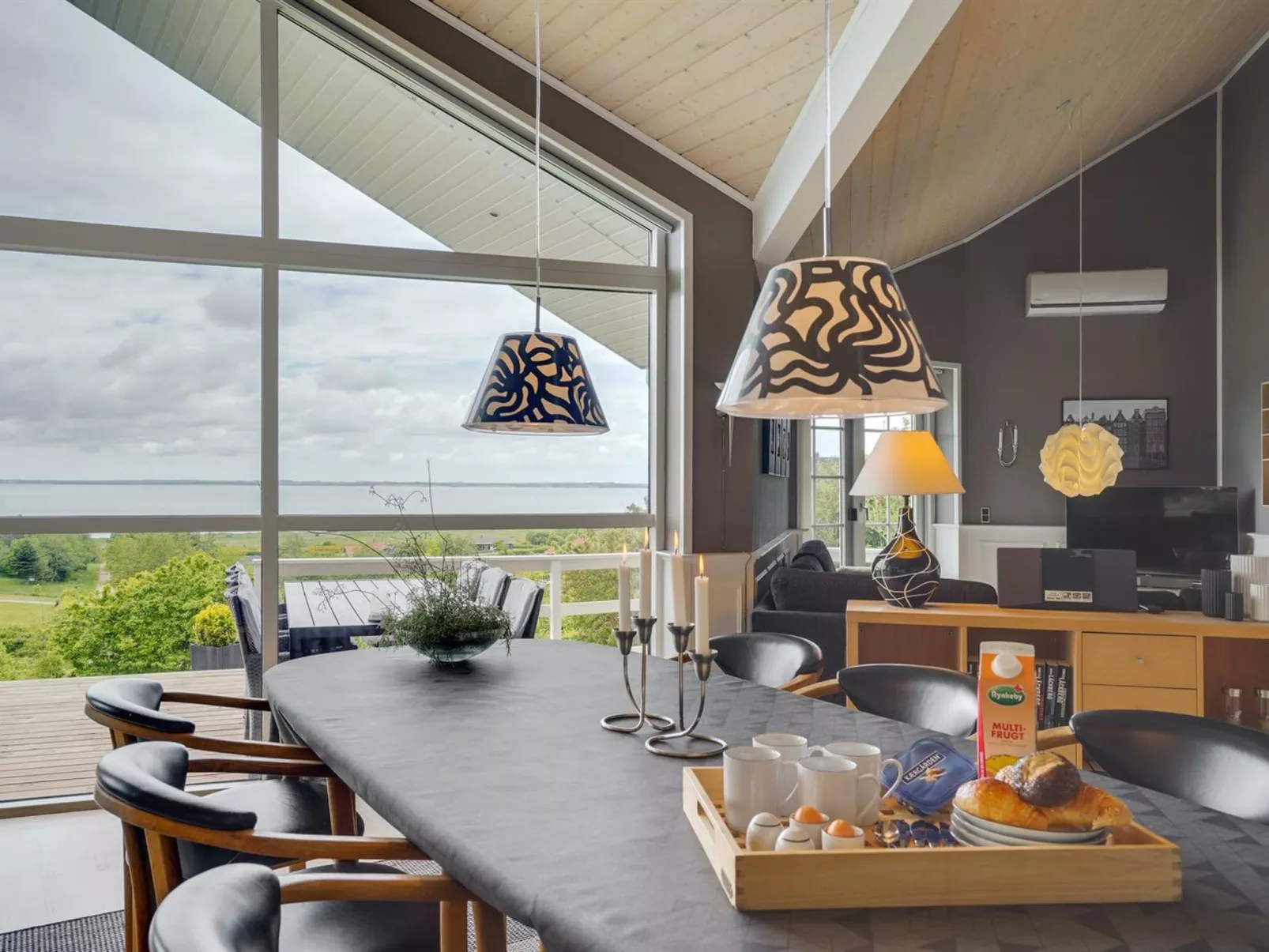 "Regnwald" - 400m to the fjord-Dedans