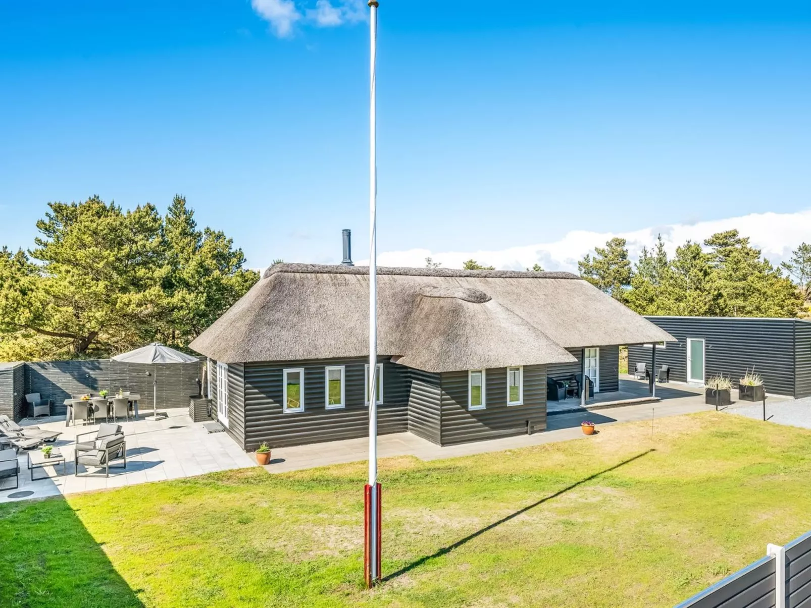 "Aila" - 1.4km from the sea-Draußen