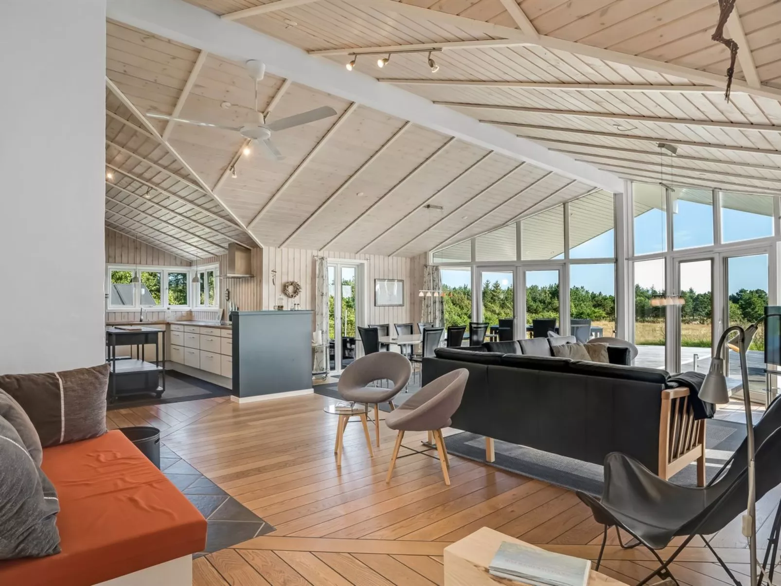 "Eljas" - 200m to the fjord-Inside