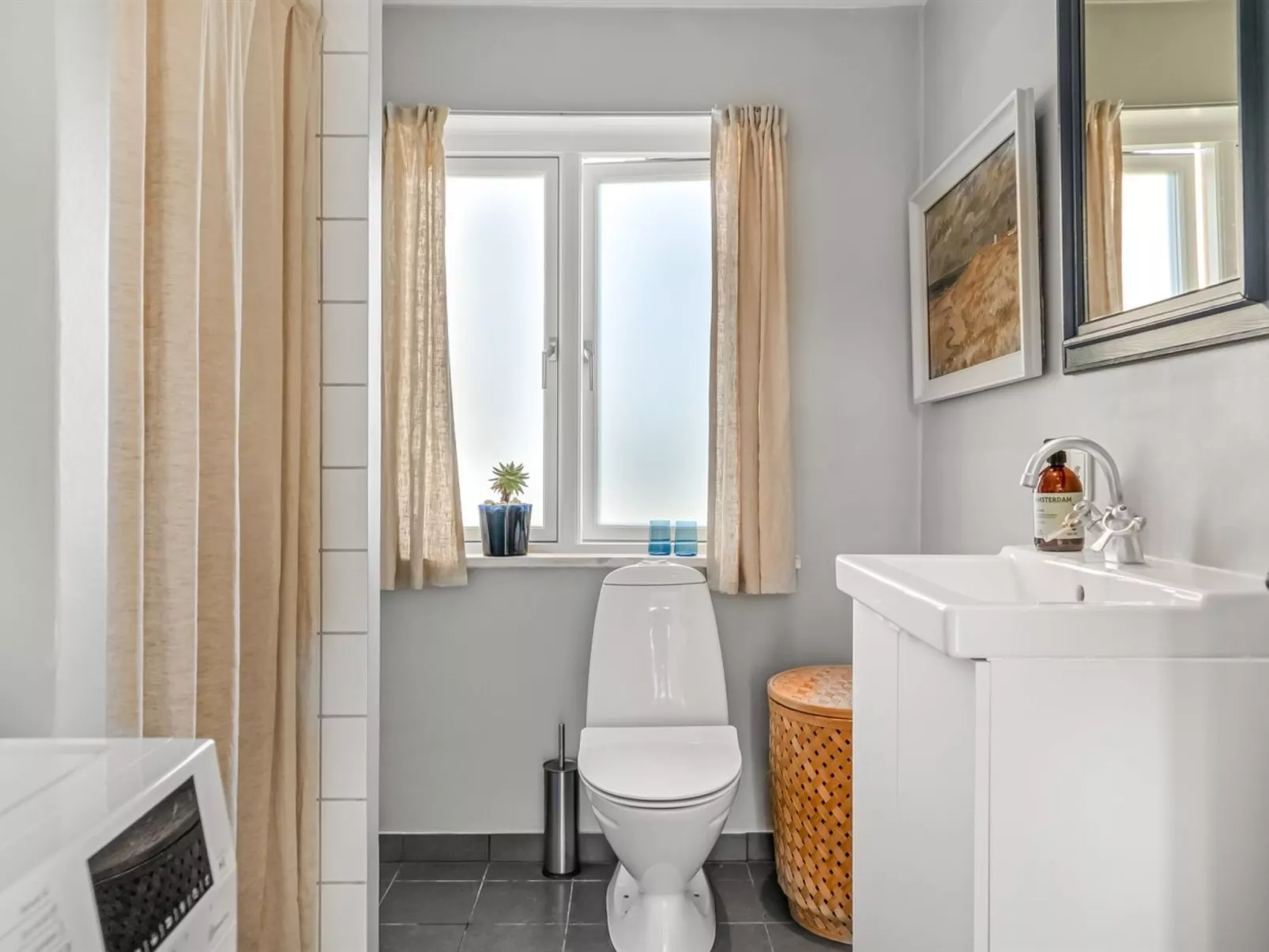 "Bruse" - 125m from the sea-Drinnen