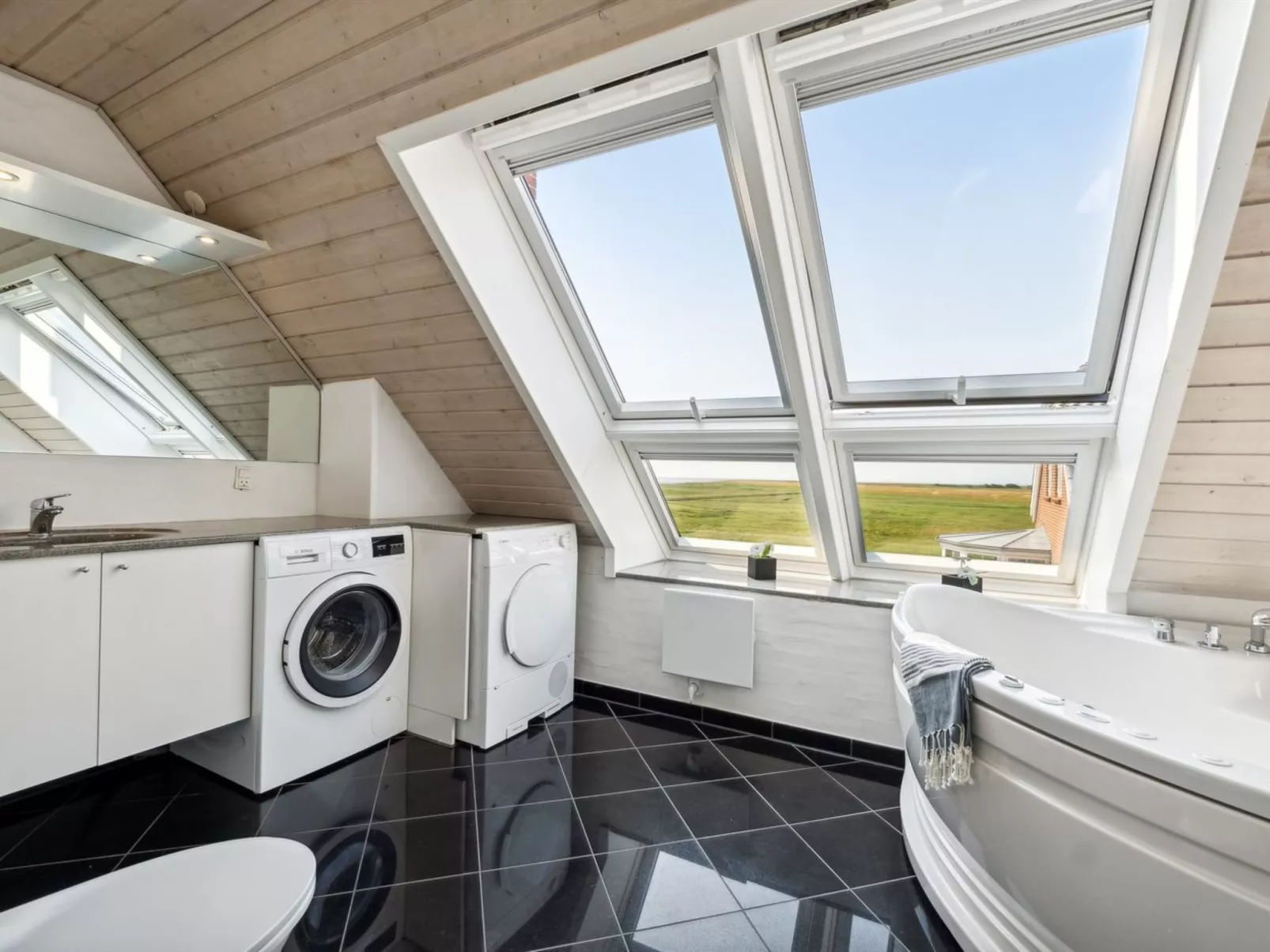 "Langsom" - 100m from the sea-Dedans