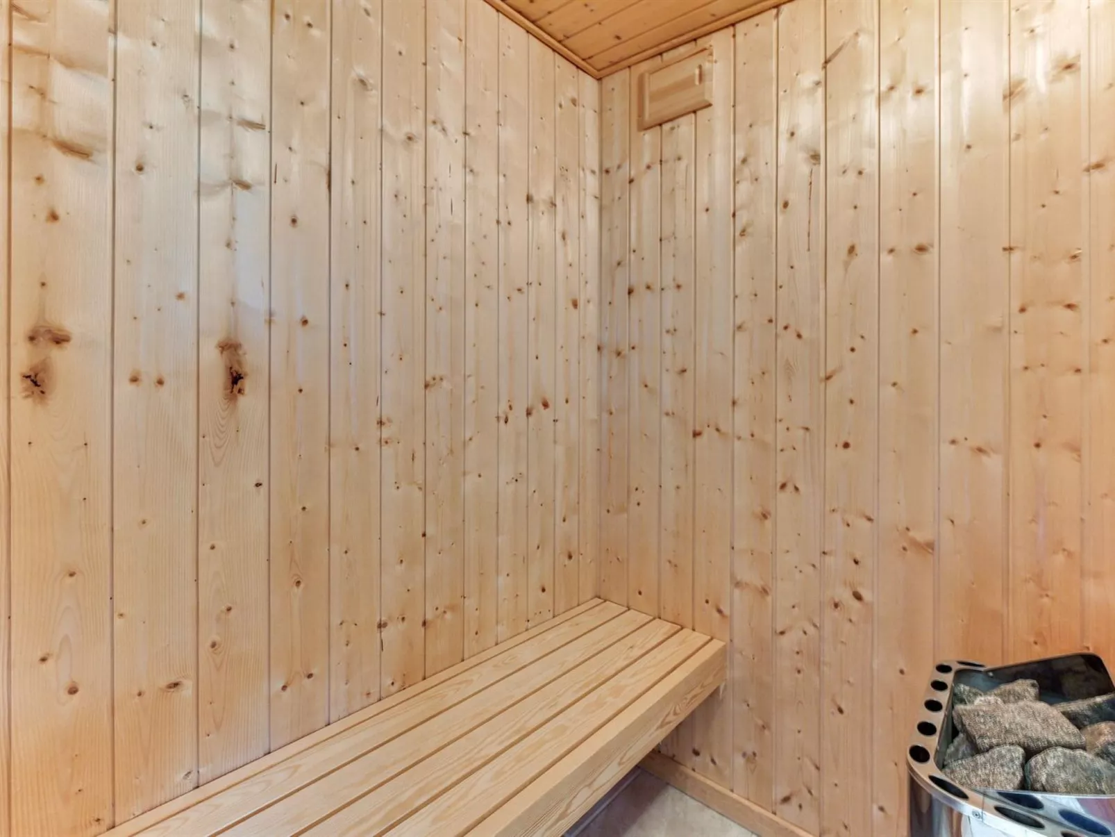 "Estrid" - 30km from the sea-Drinnen