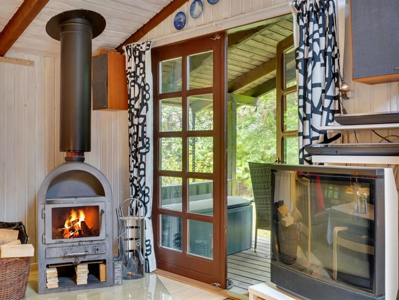 "Gail" - 400m to the fjord-Inside