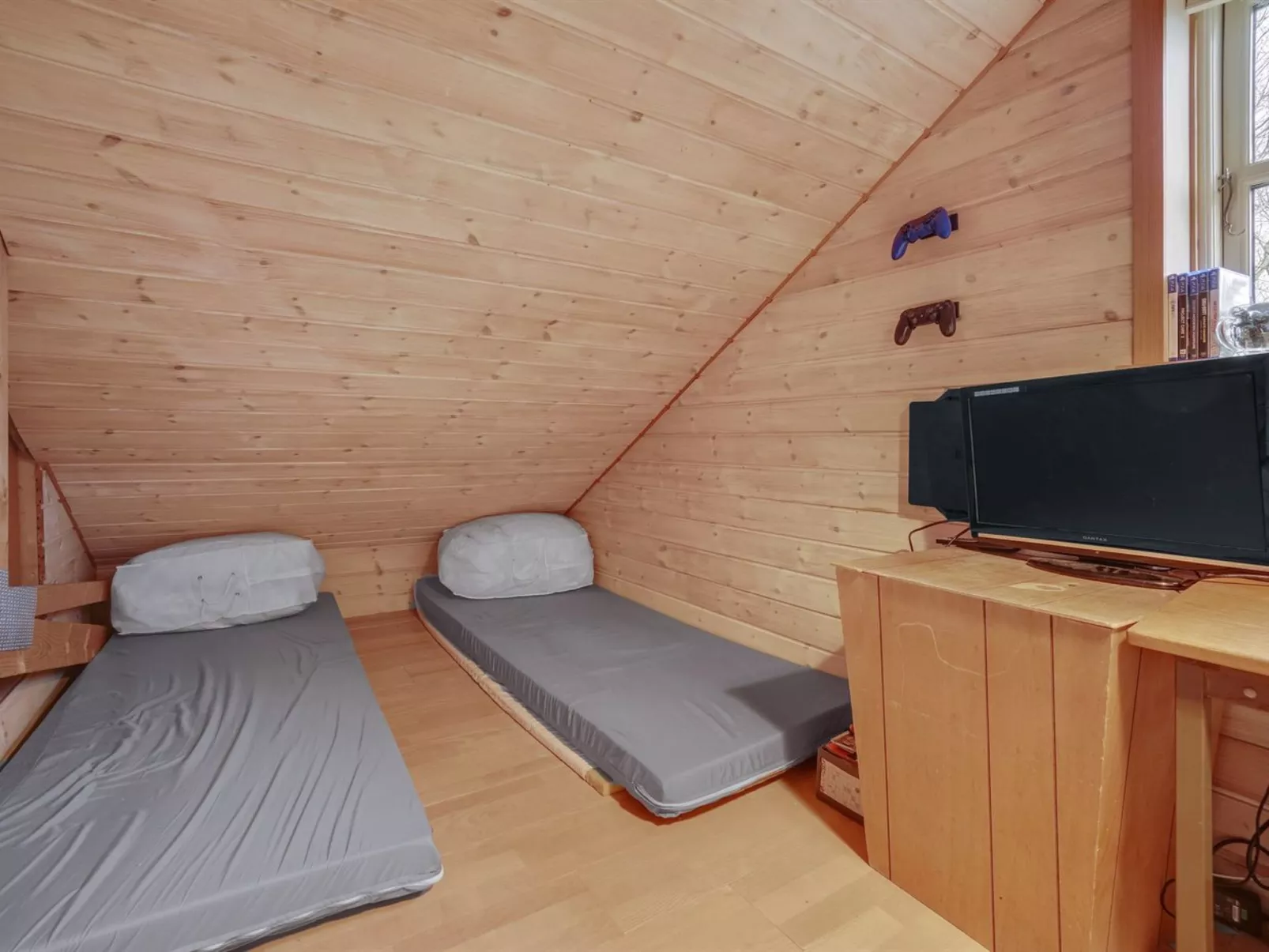 "Flugha" - 500m to the fjord-Dedans