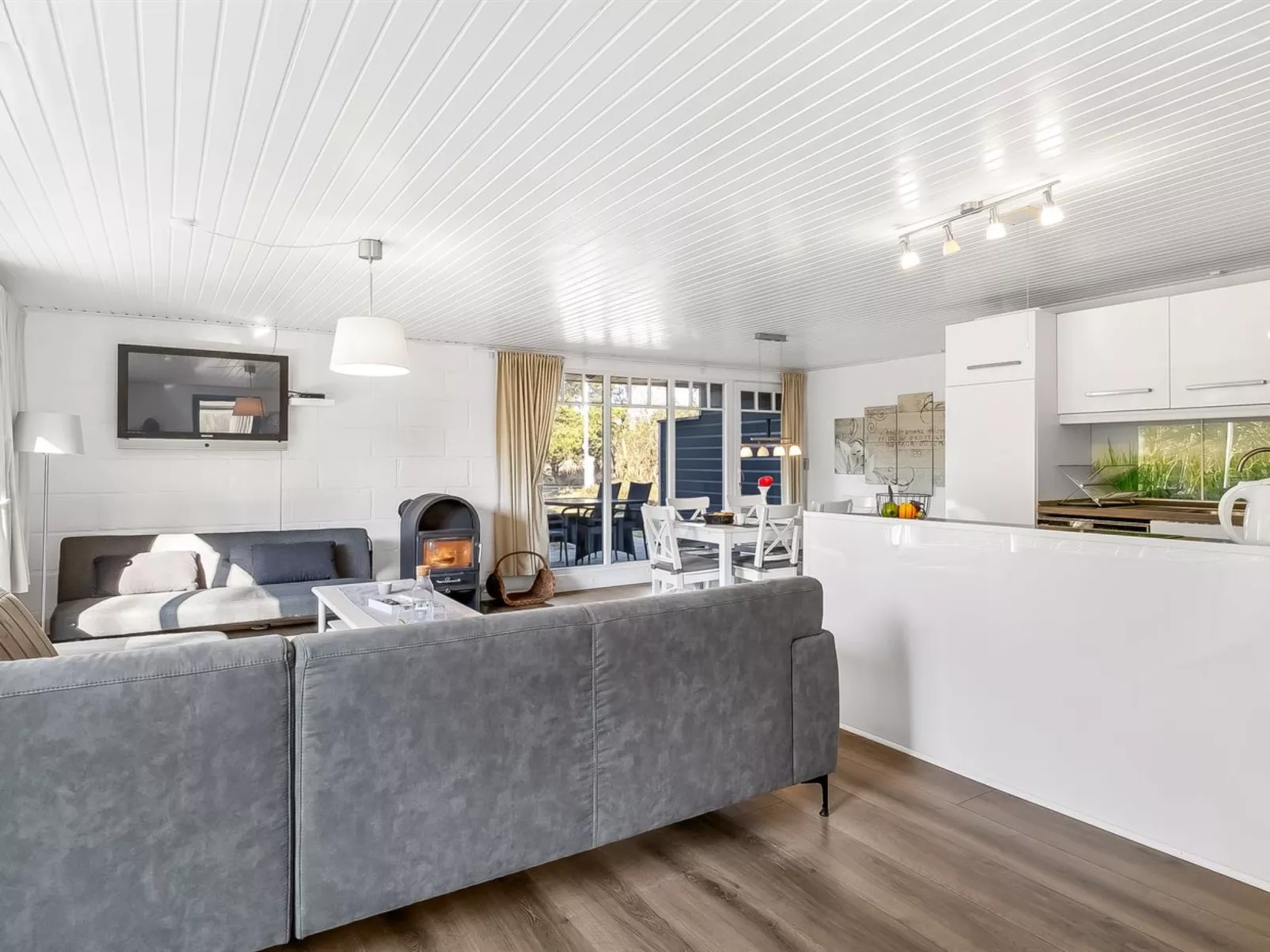 "Heidie" - 3.0km from the sea-Inside