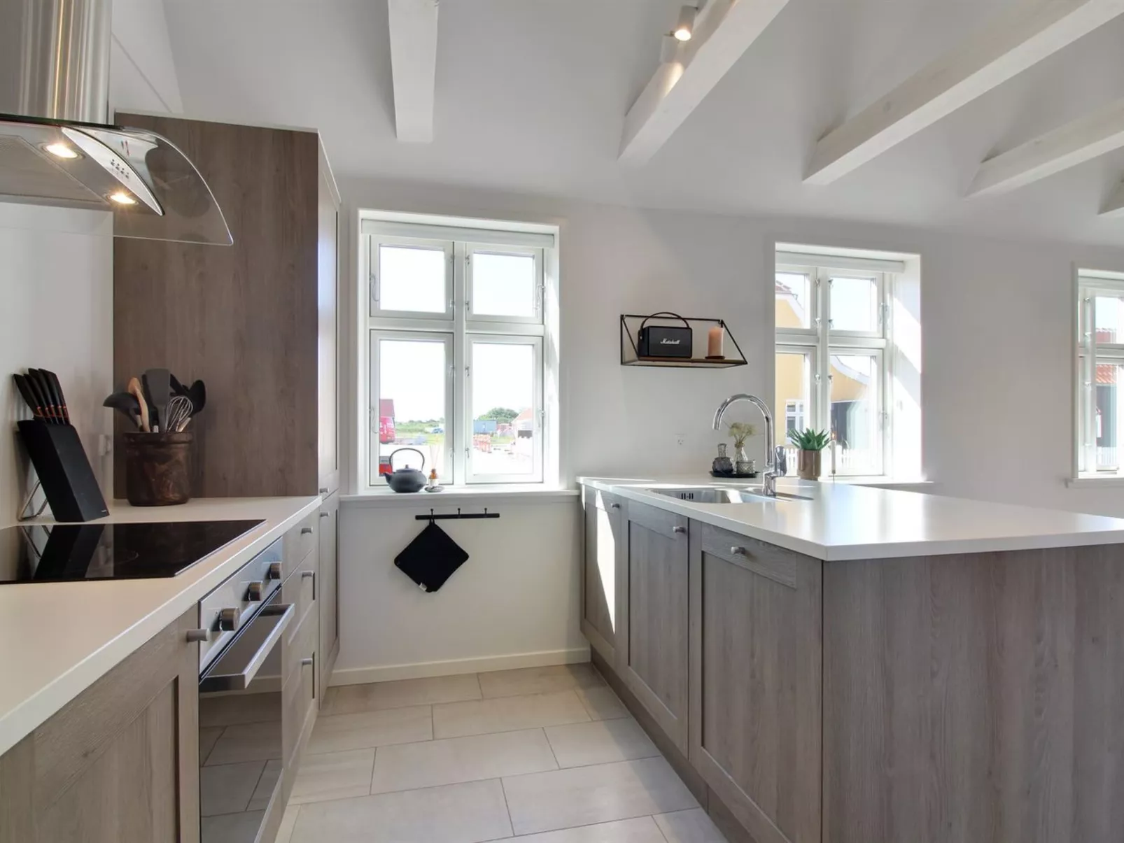 "Gine" - 1.5km from the sea-Inside