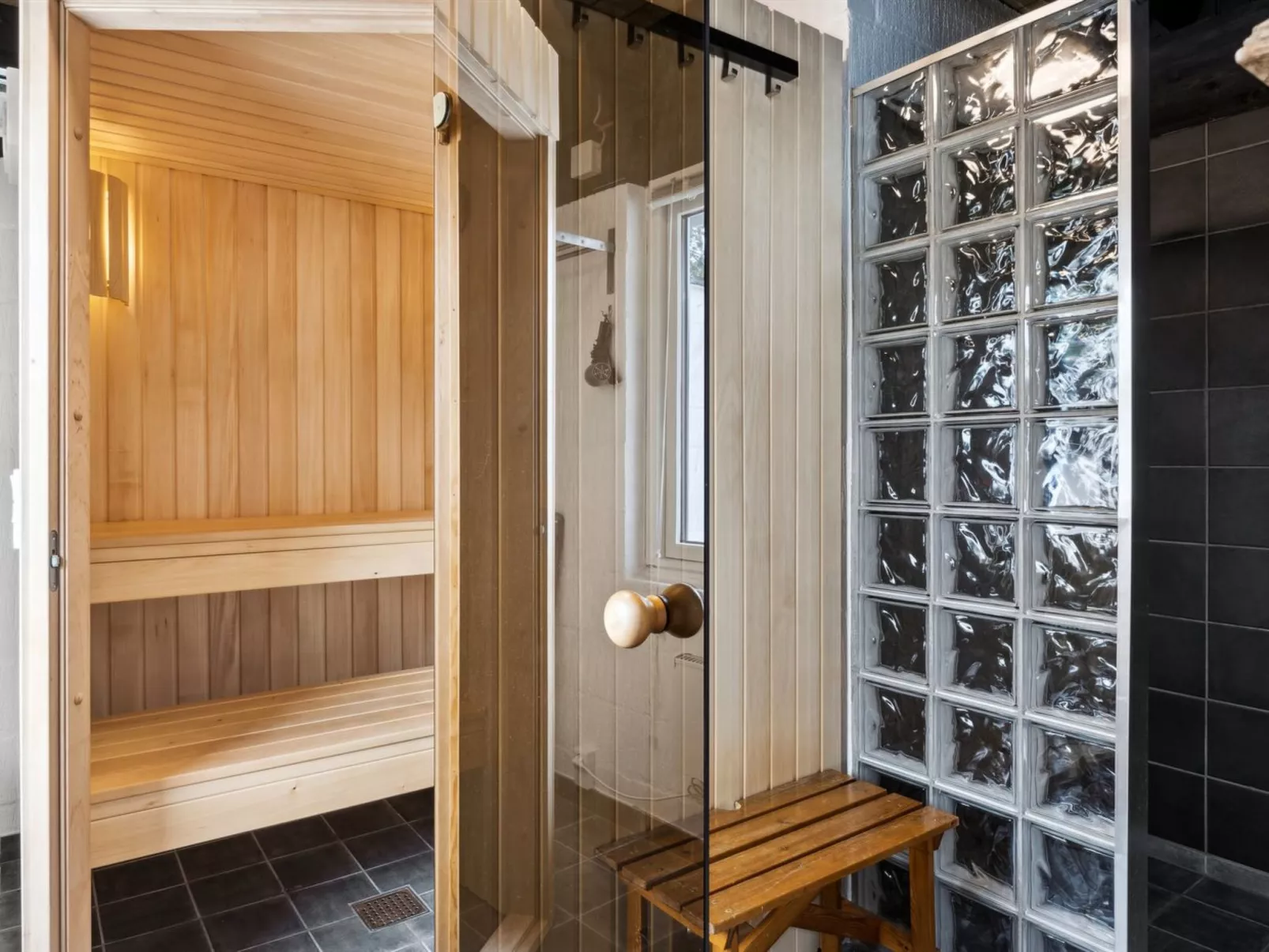 "Wiger" - 150m from the sea-Dedans