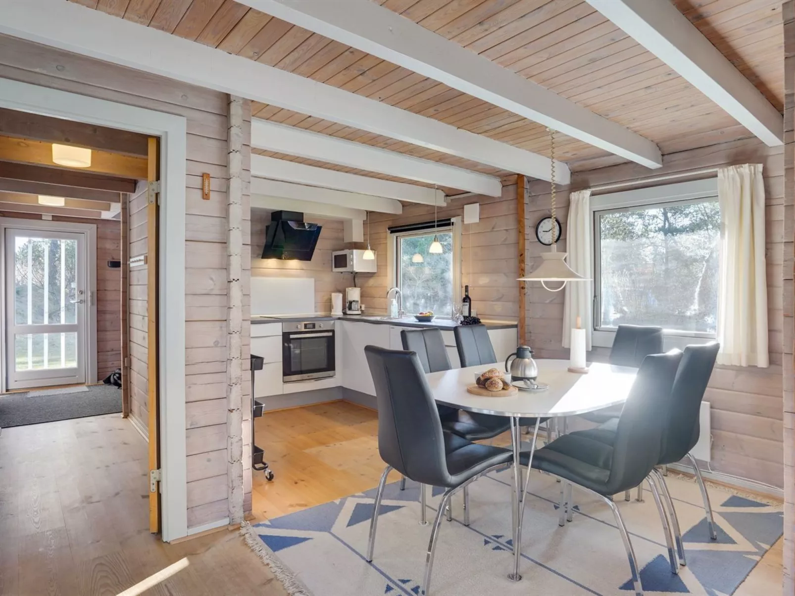 "Tine" - 2.3km from the sea-Inside