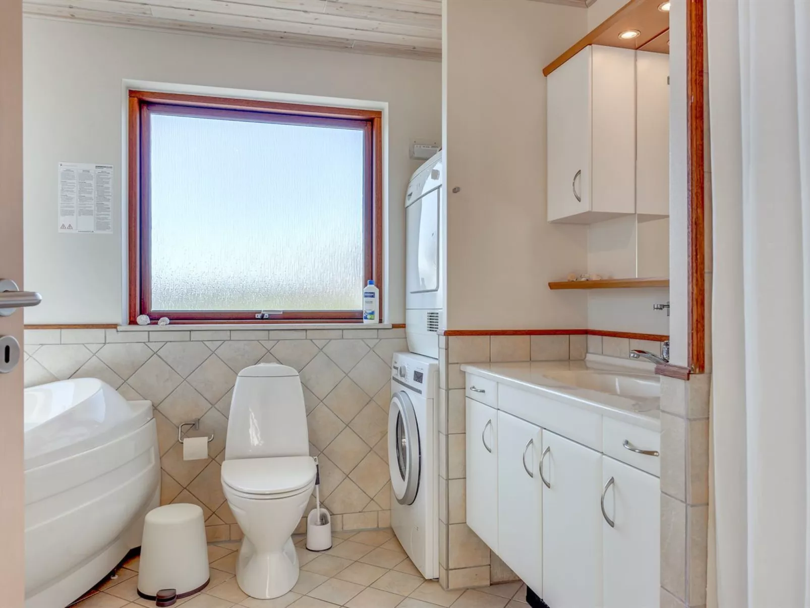 "Arngrim" - 100m from the sea-Inside