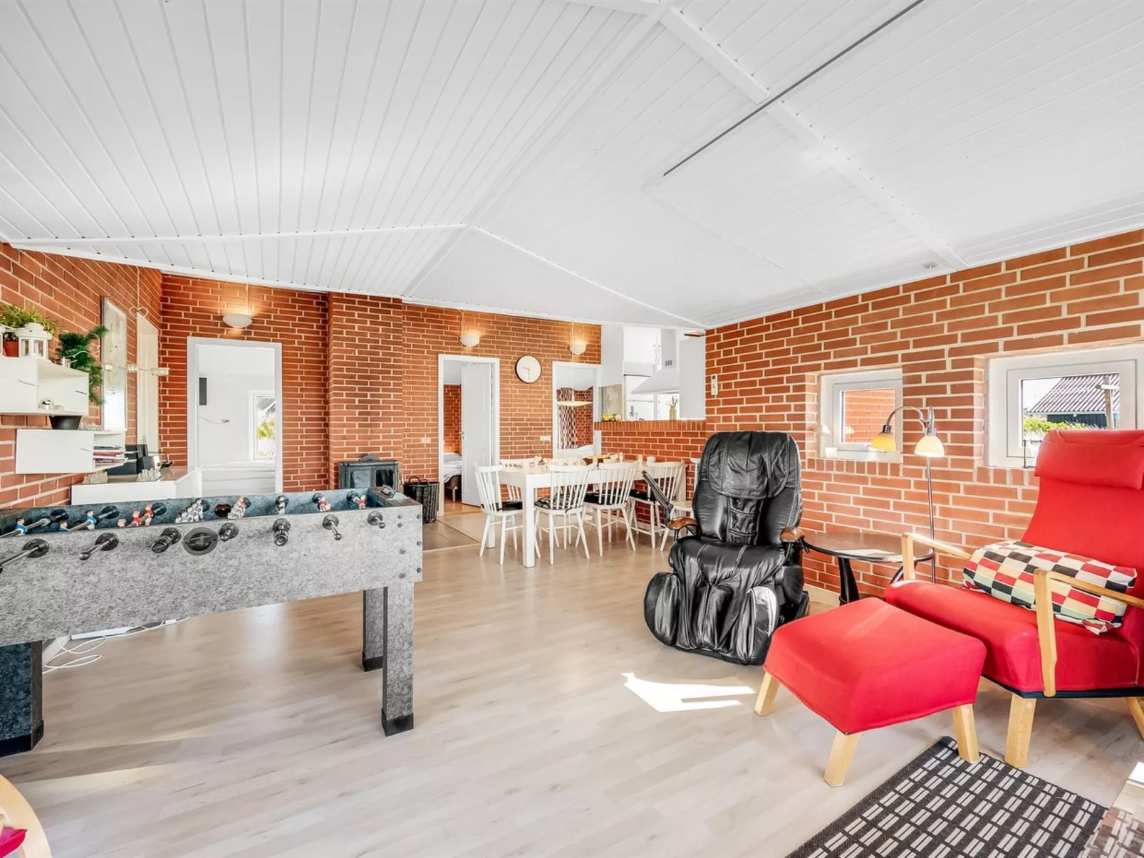 "Fia" -  from the sea-Drinnen