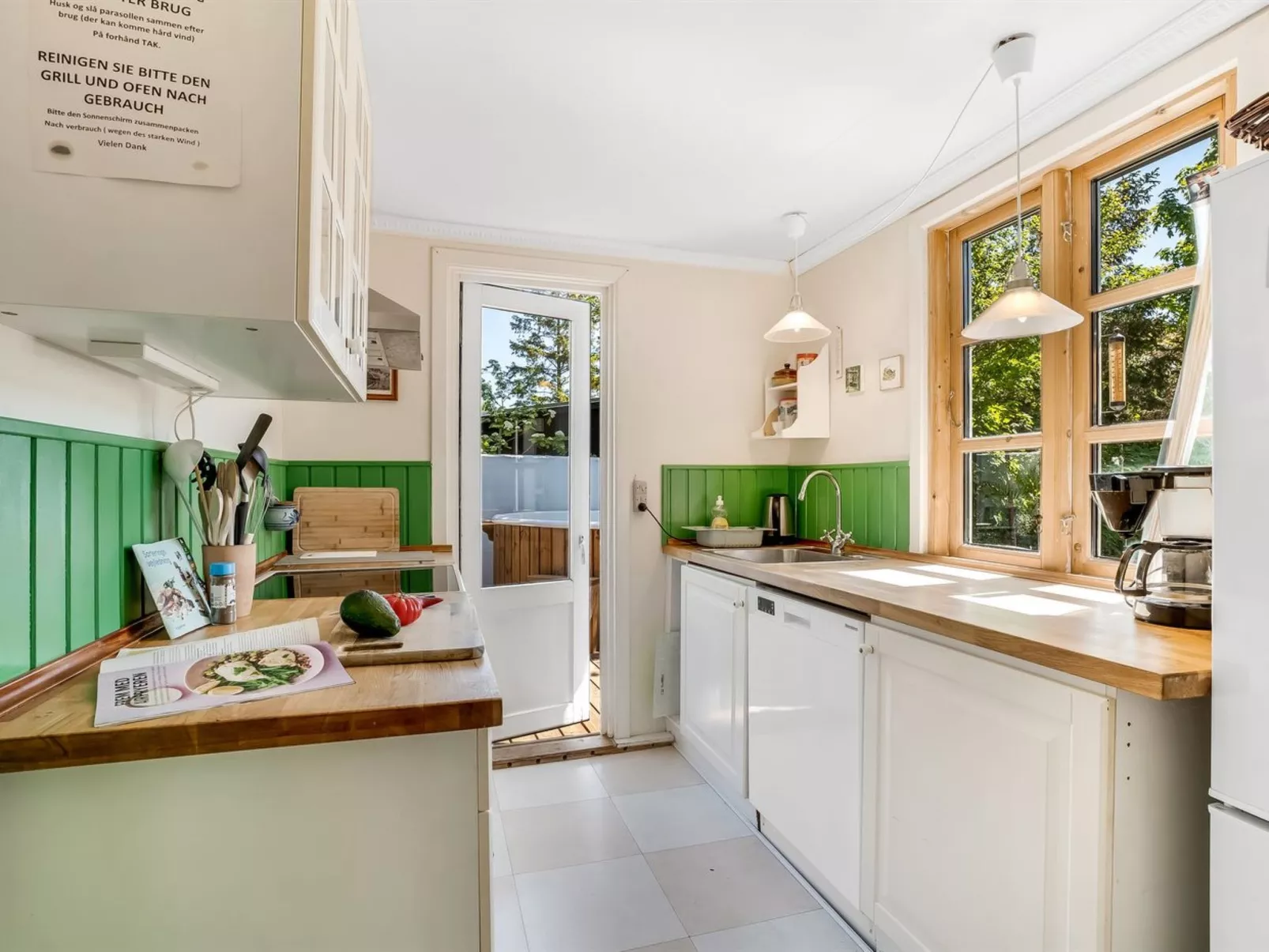 "Carly" - 100m from the sea-Drinnen