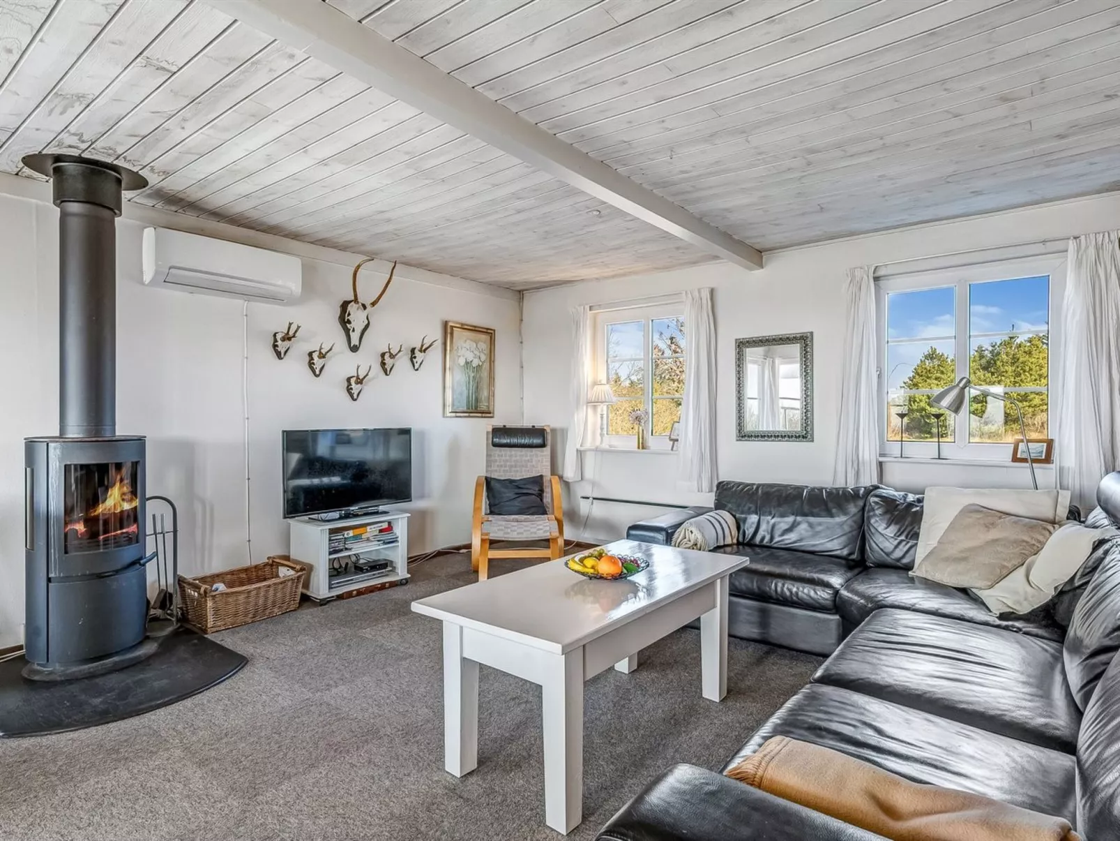 "Bjart" - 50m to the fjord-Dedans