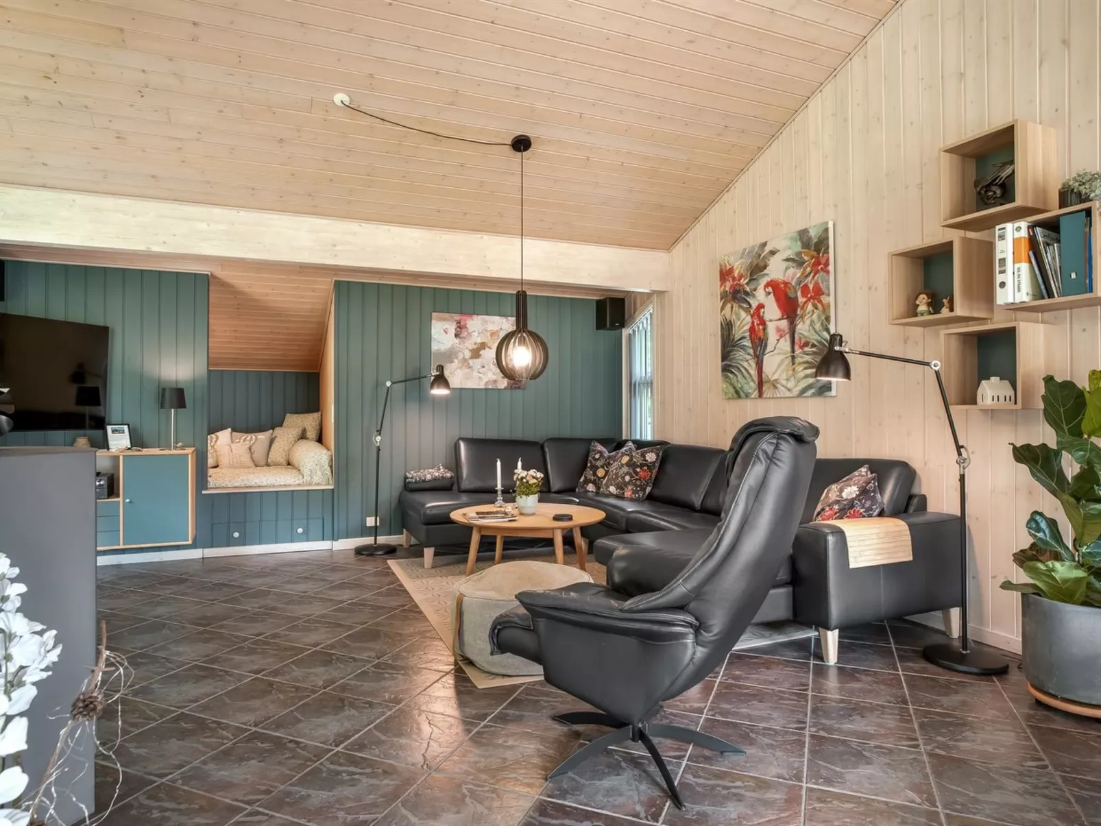 "Yorrit" - 500m to the fjord-Inside