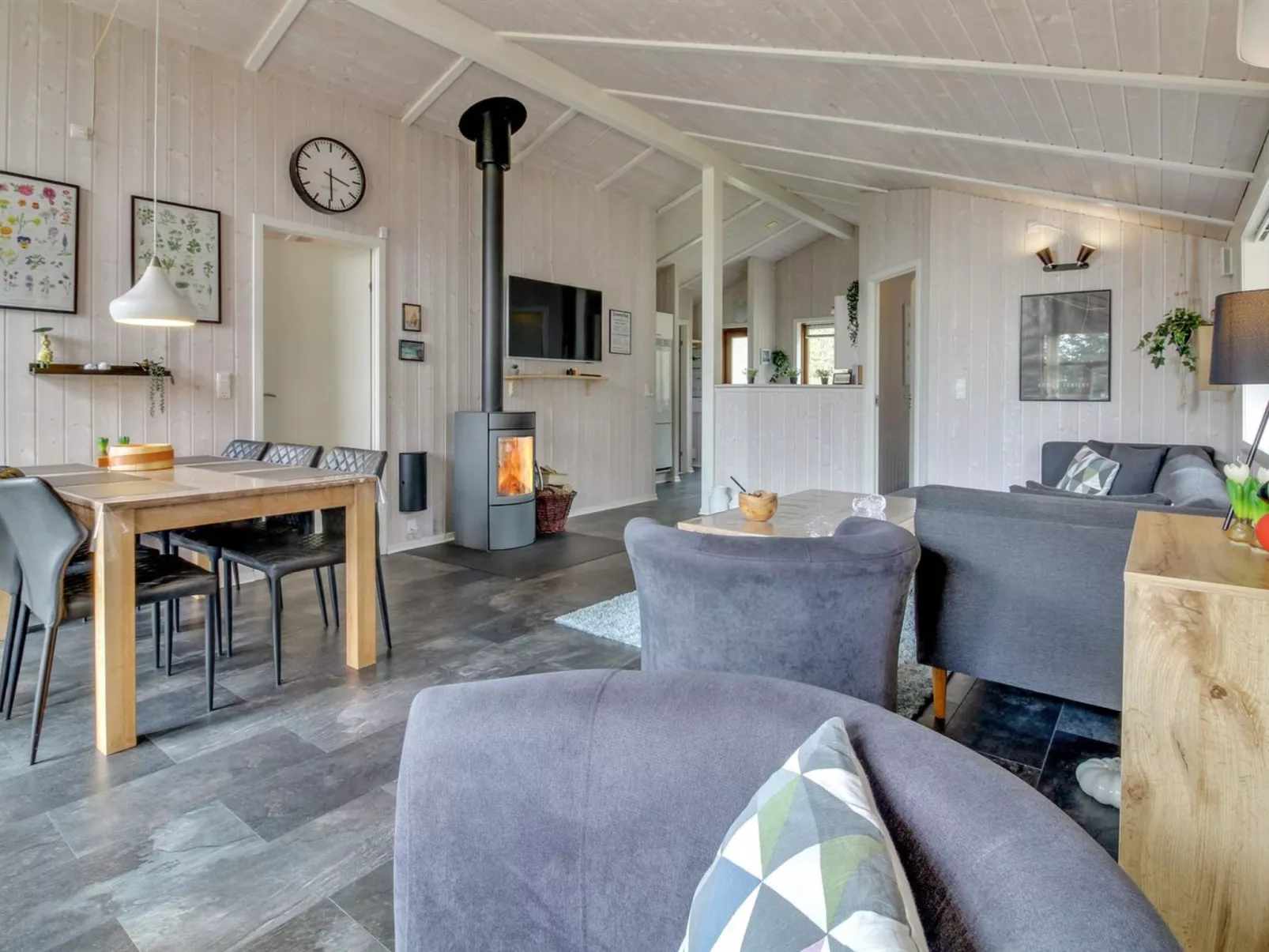 "Arvi" - 30km from the sea-Inside