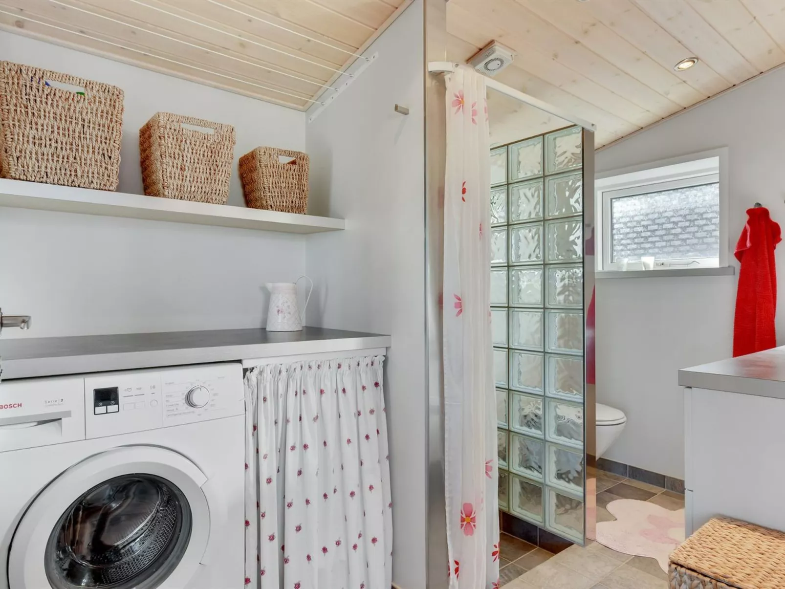 "Haraldina" - 350m to the fjord-Inside