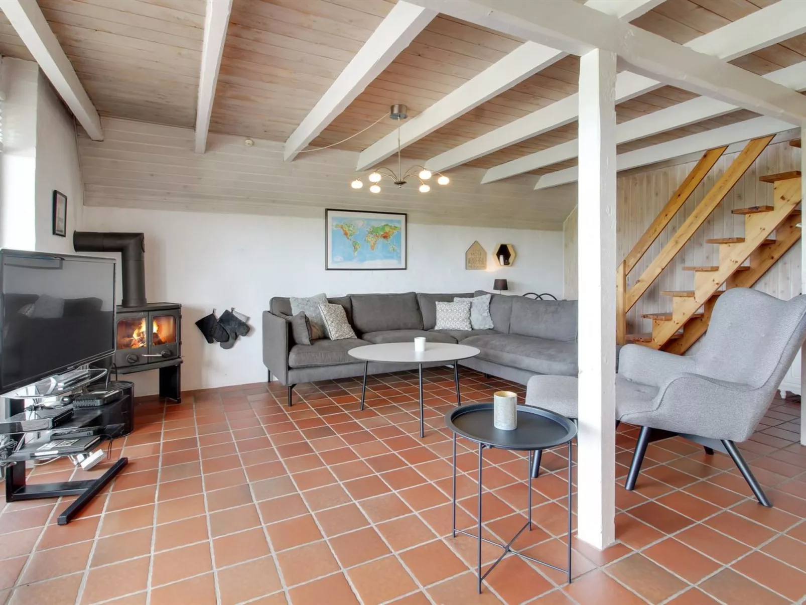 "Sys" - 500m from the sea-Inside