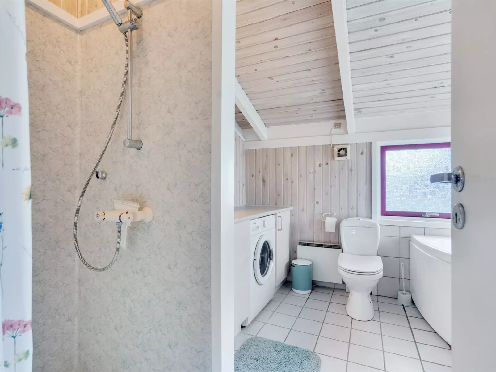 "Bertie" - 700m from the sea-Inside