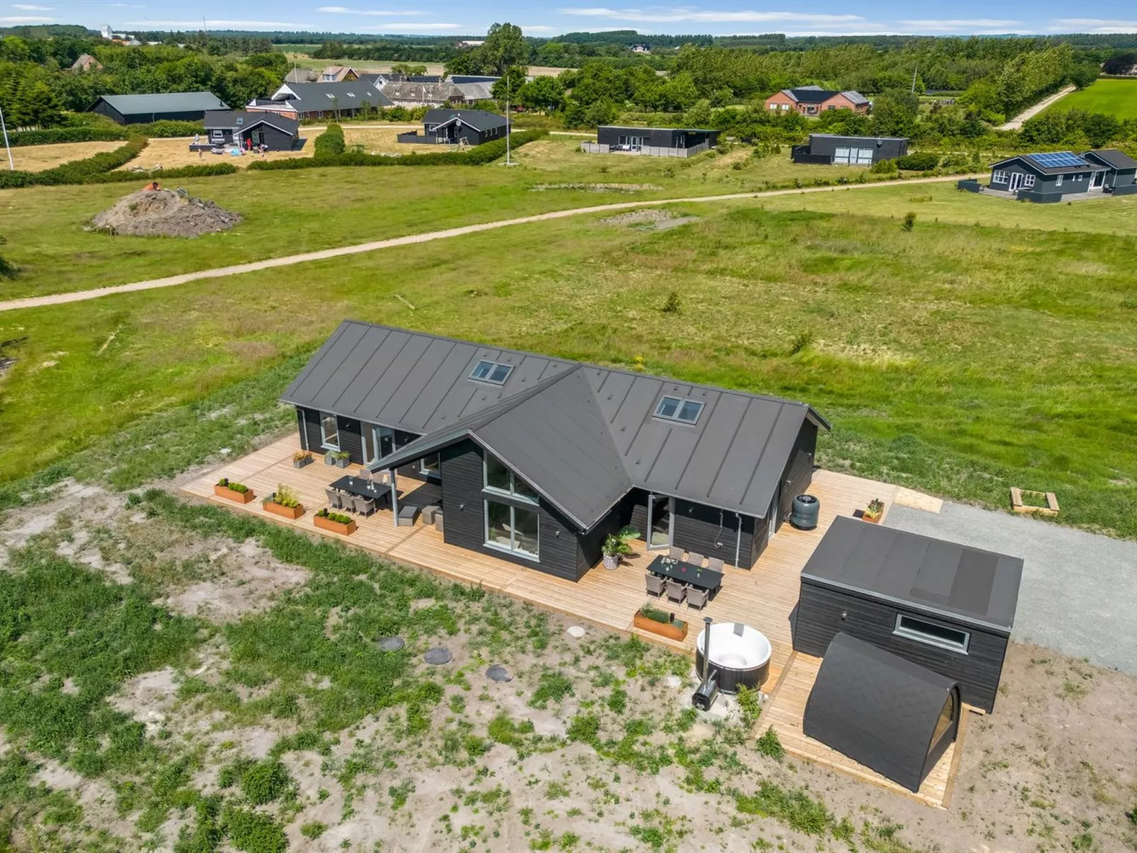 "Måns" - 500m to the fjord-Outside