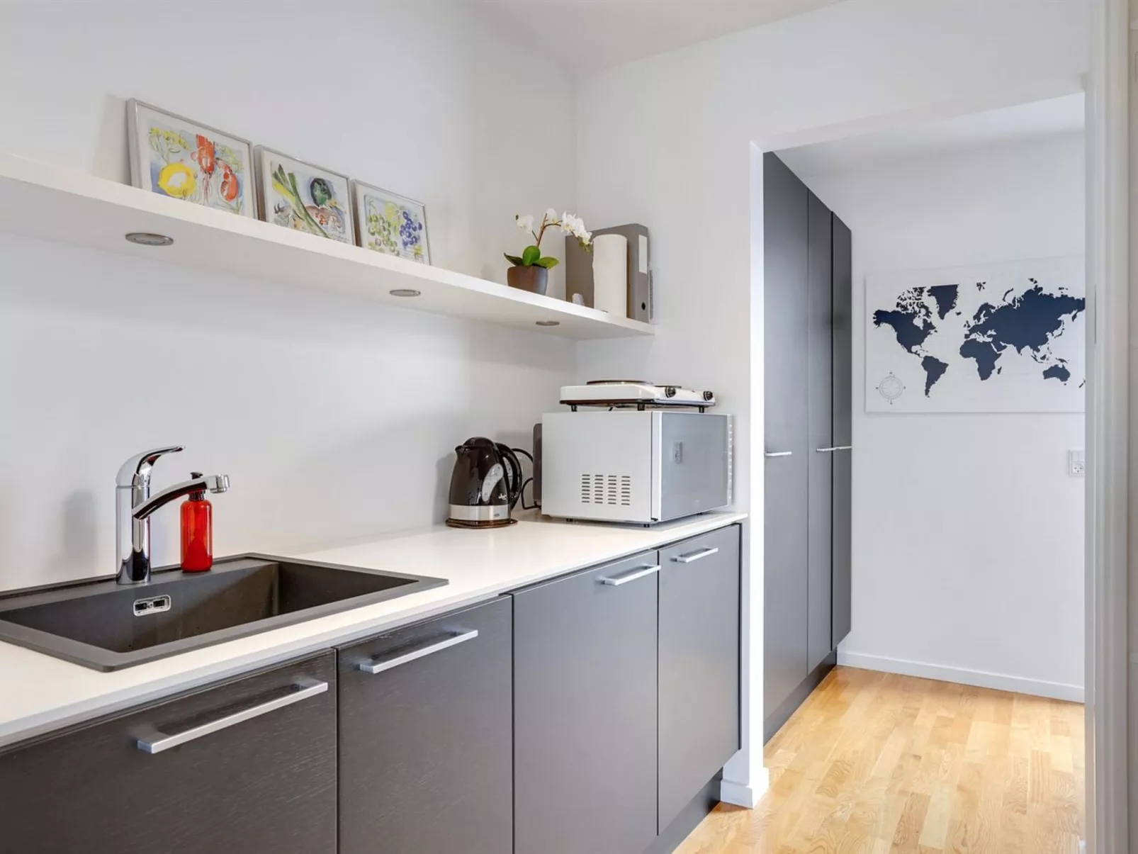 "Elvin" - 20m from the sea-Inside