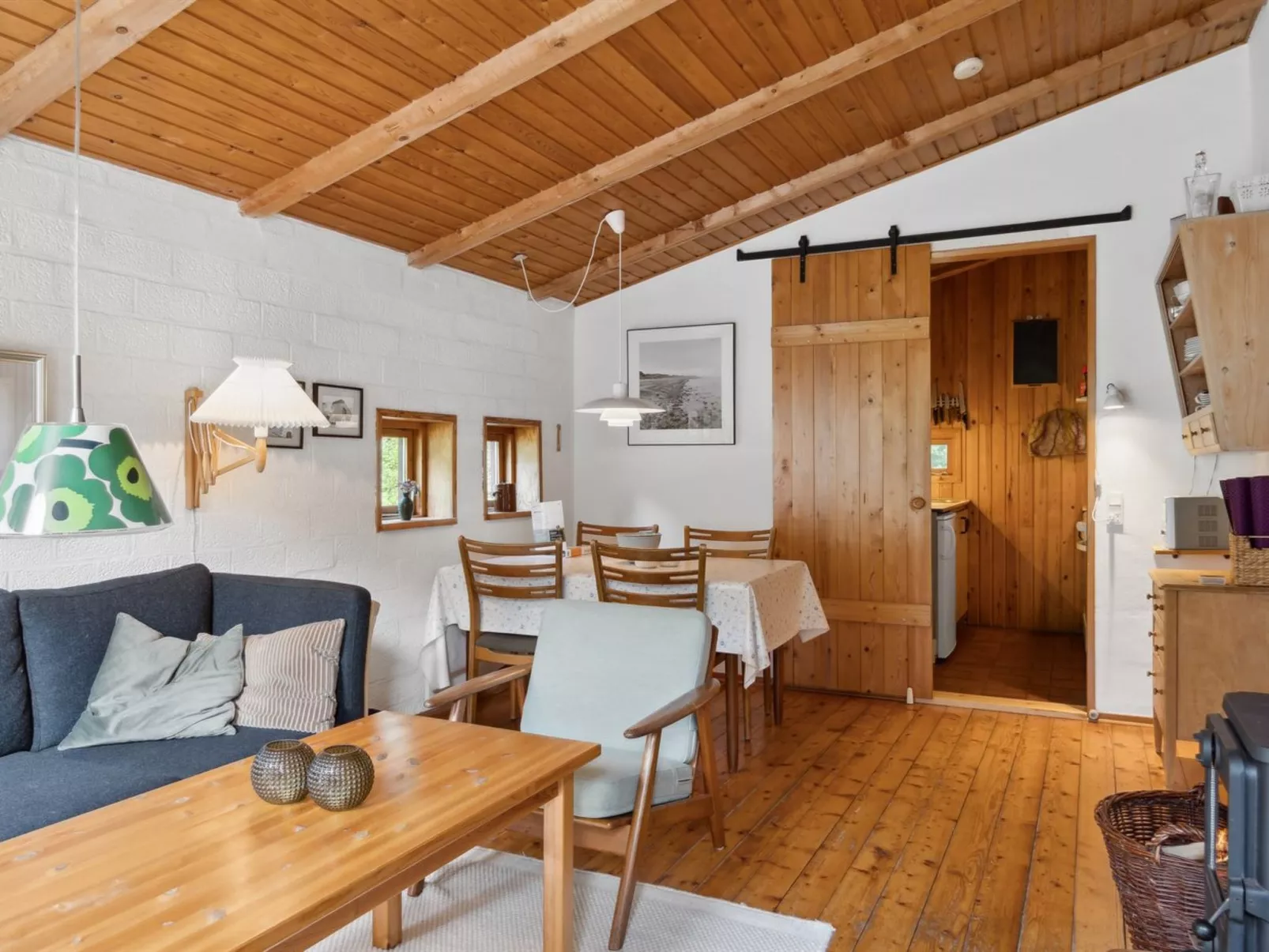 "Matta" - 800m from the sea-Drinnen