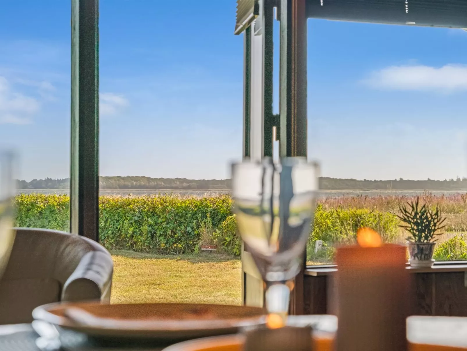 "Tayana" - 75m to the fjord-Draußen