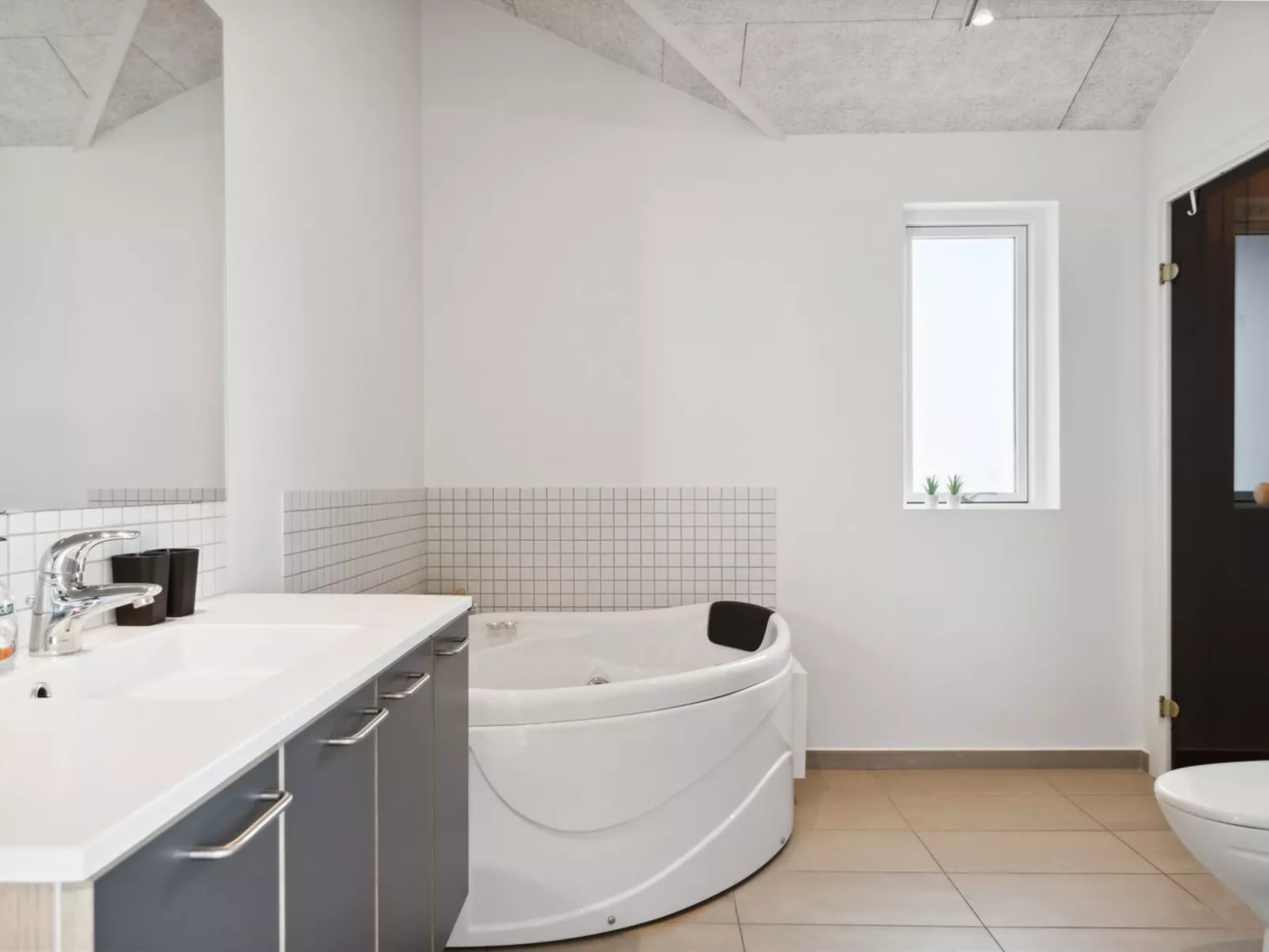 "Fader" - 950m from the sea-Inside