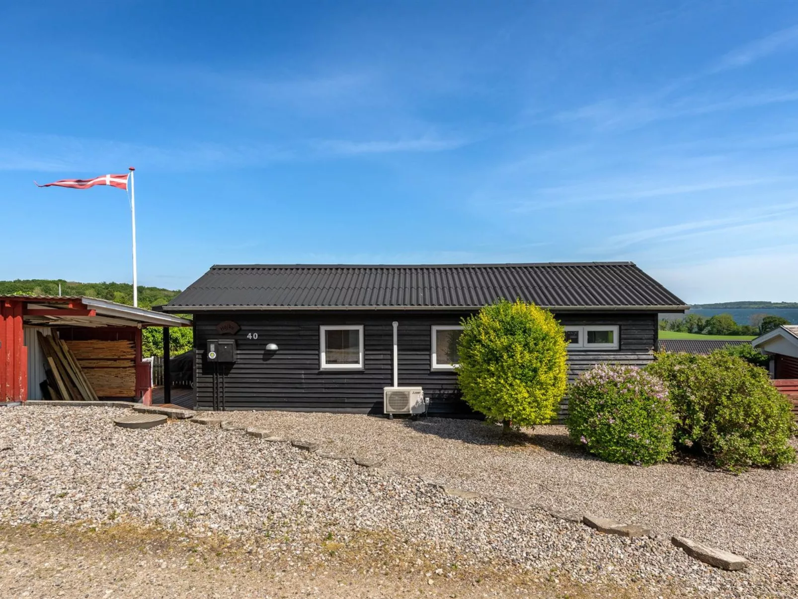 "Axeln" - 300m to the fjord-Outside