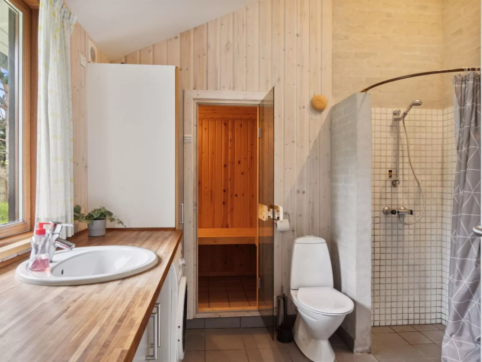 "Wilgrib" - 400m from the sea-Inside