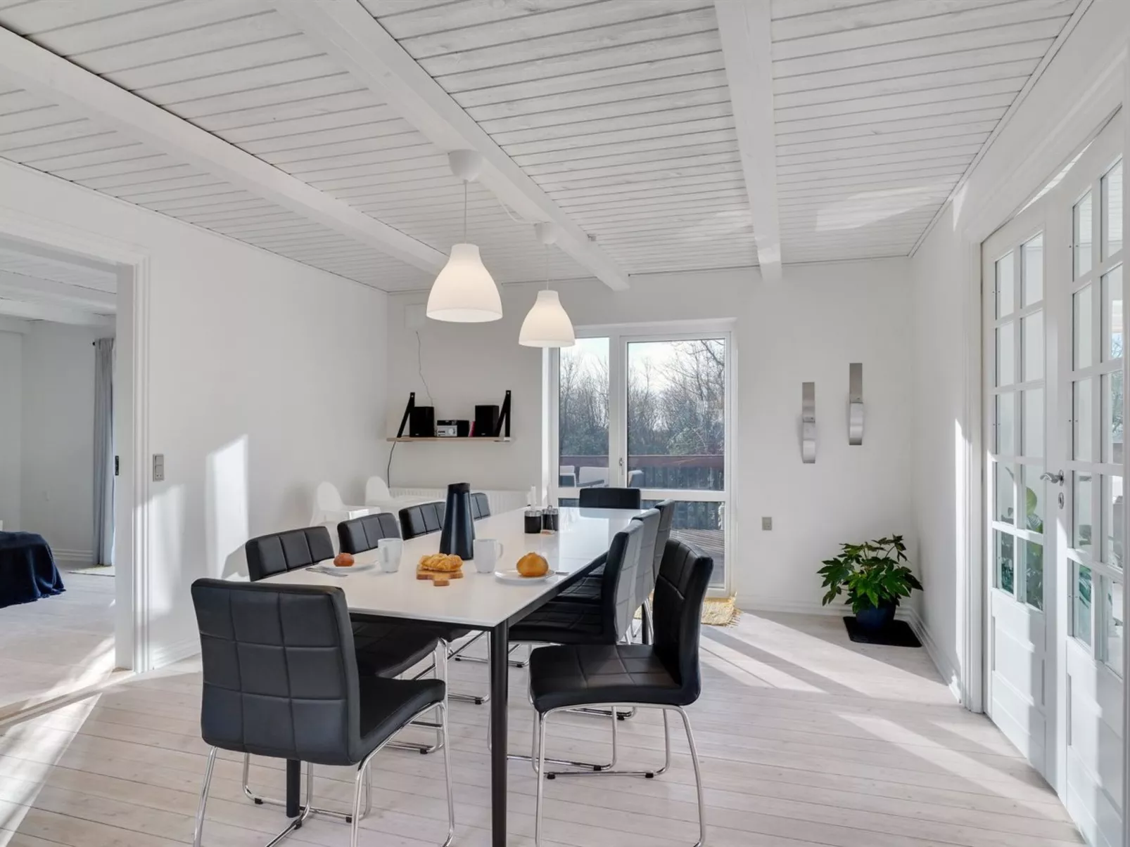 "Auguste" - 1.5km to the fjord-Inside