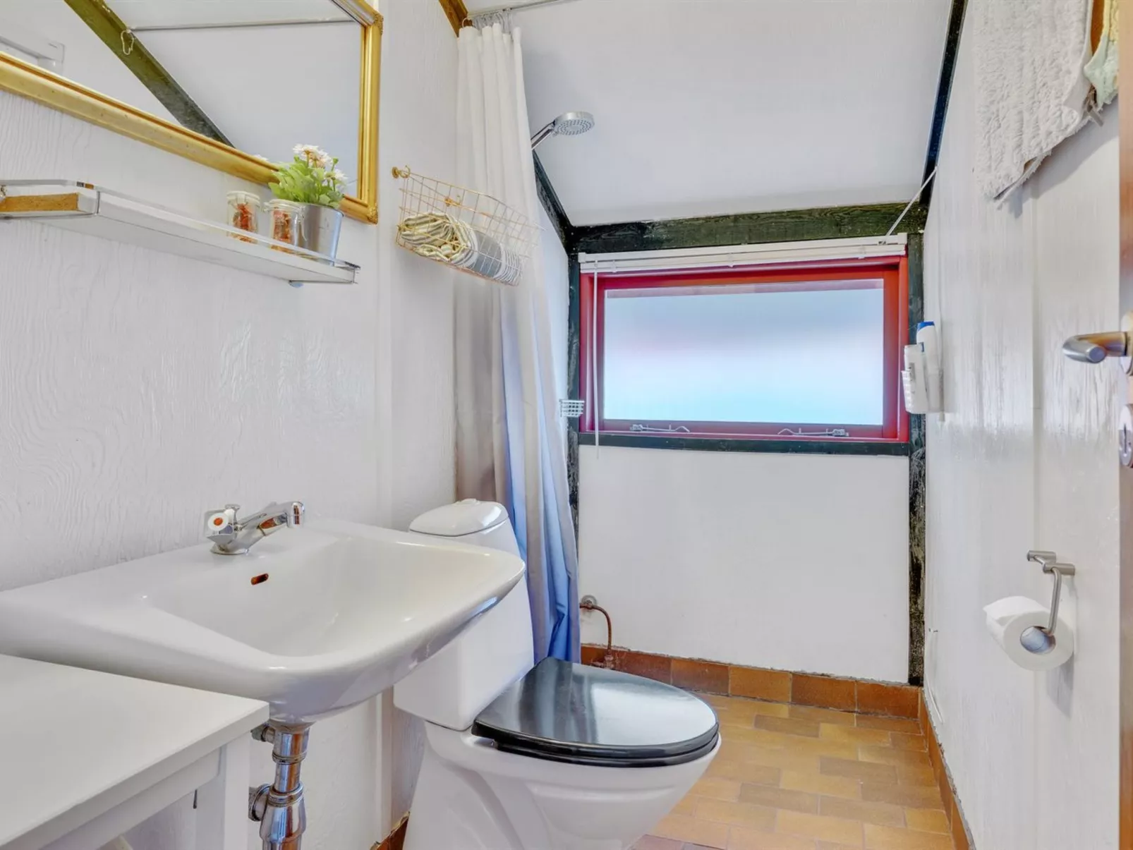 "Feliza" -  from the sea-Drinnen