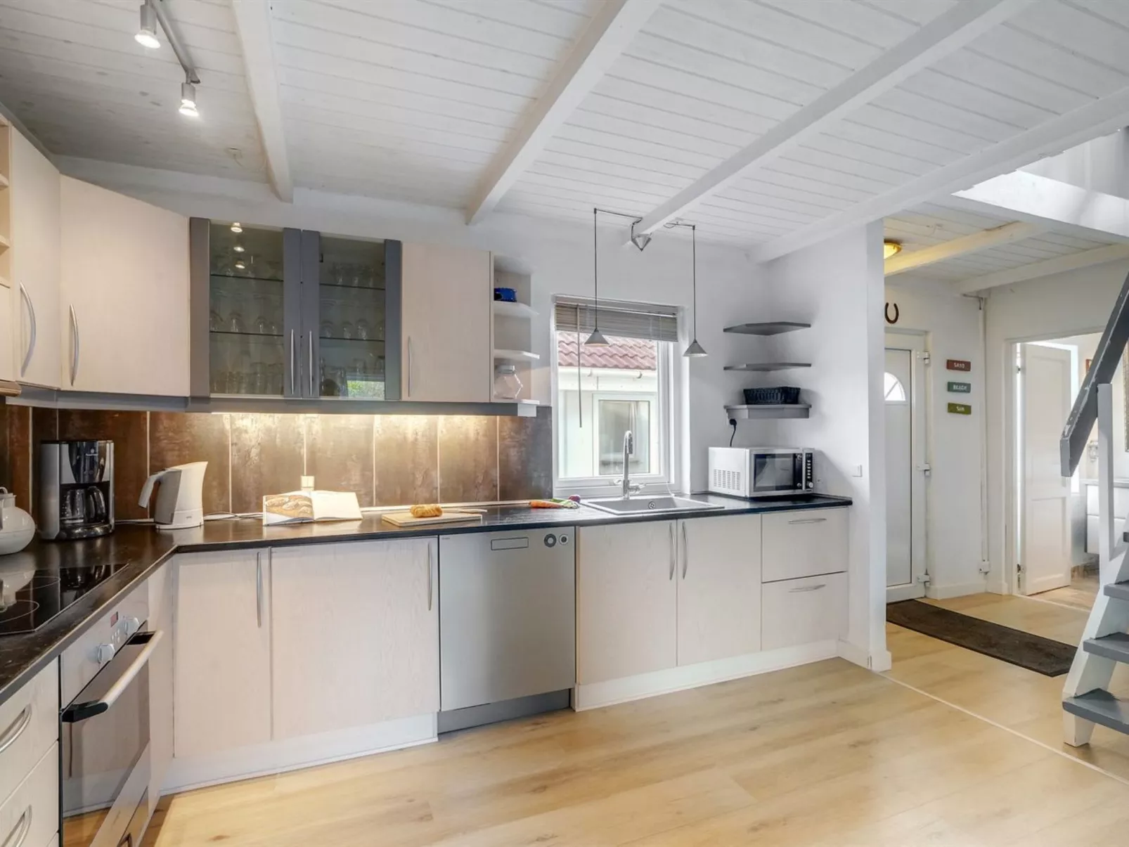 "Hethin" - 100m from the sea-Dedans