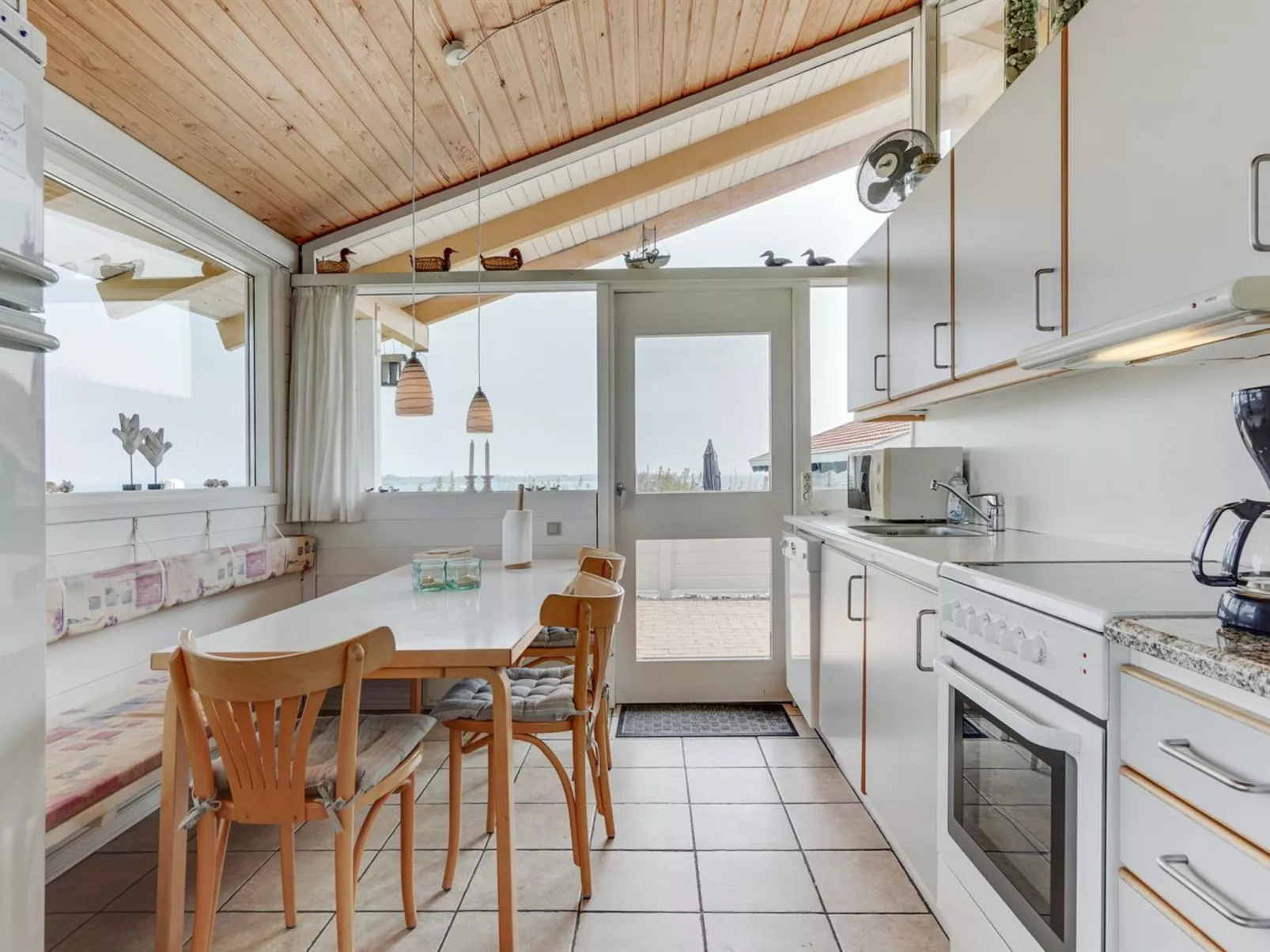 "Alya" - 200m from the sea-Drinnen