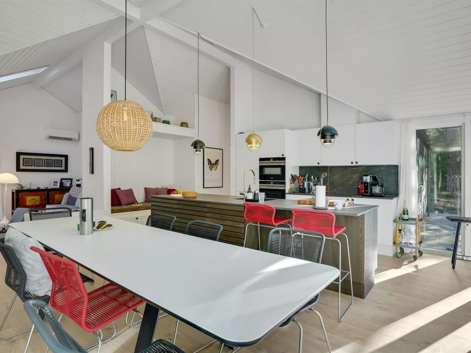 "Iwa" - 475m from the sea-Dedans