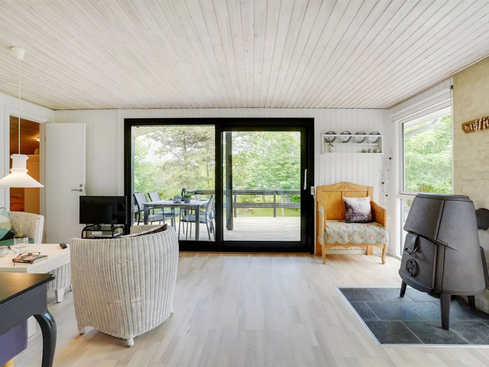 "Angantir" - 700m to the fjord-Dedans