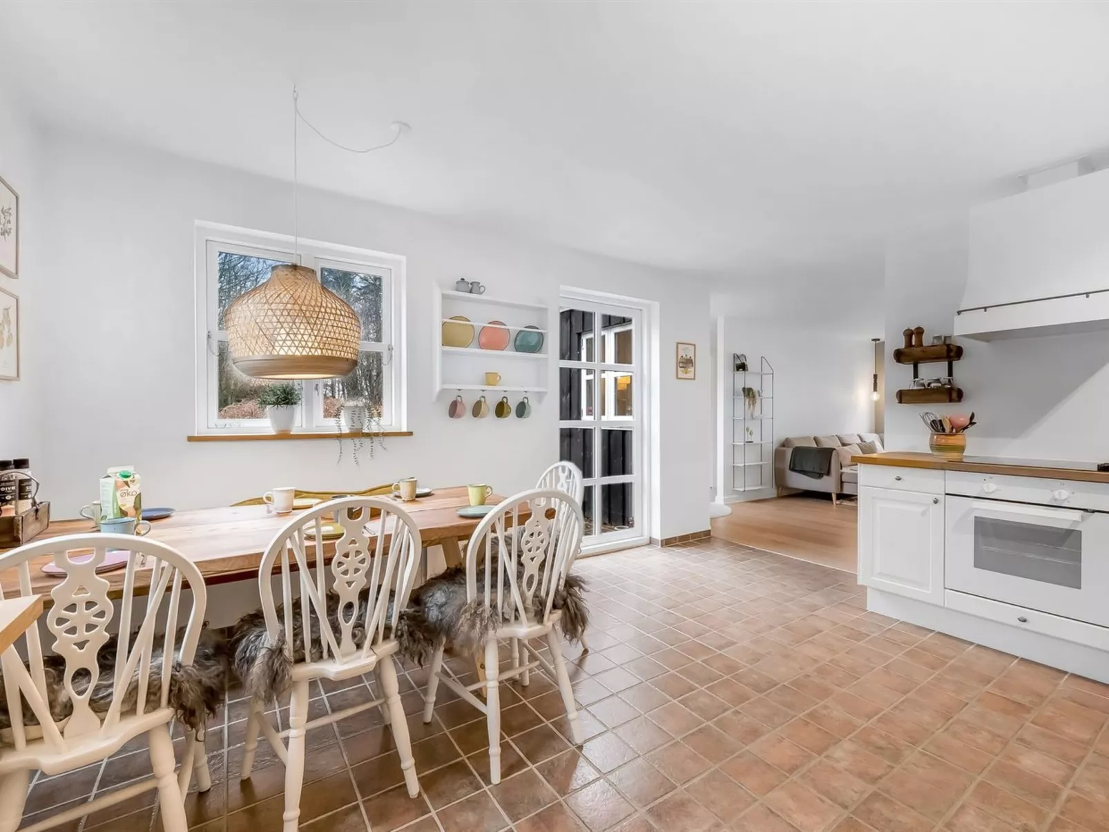 "Mandana" - 10km to the fjord-Drinnen