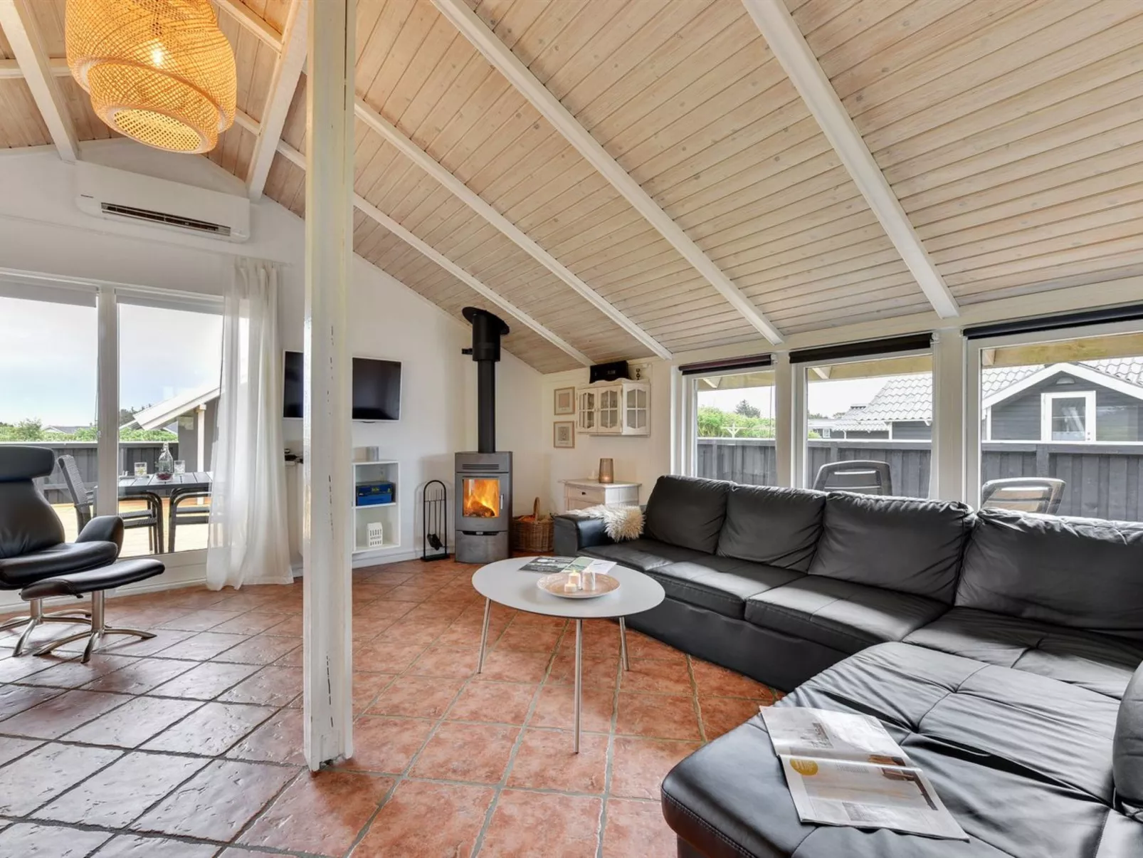 "Solbritt" - 330m to the fjord-Inside