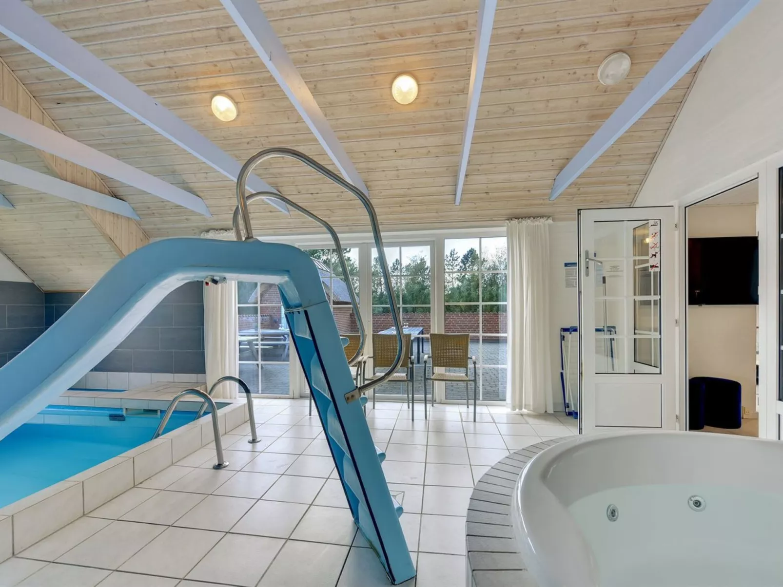 "Jorkin" - 1.8km from the sea-Outside